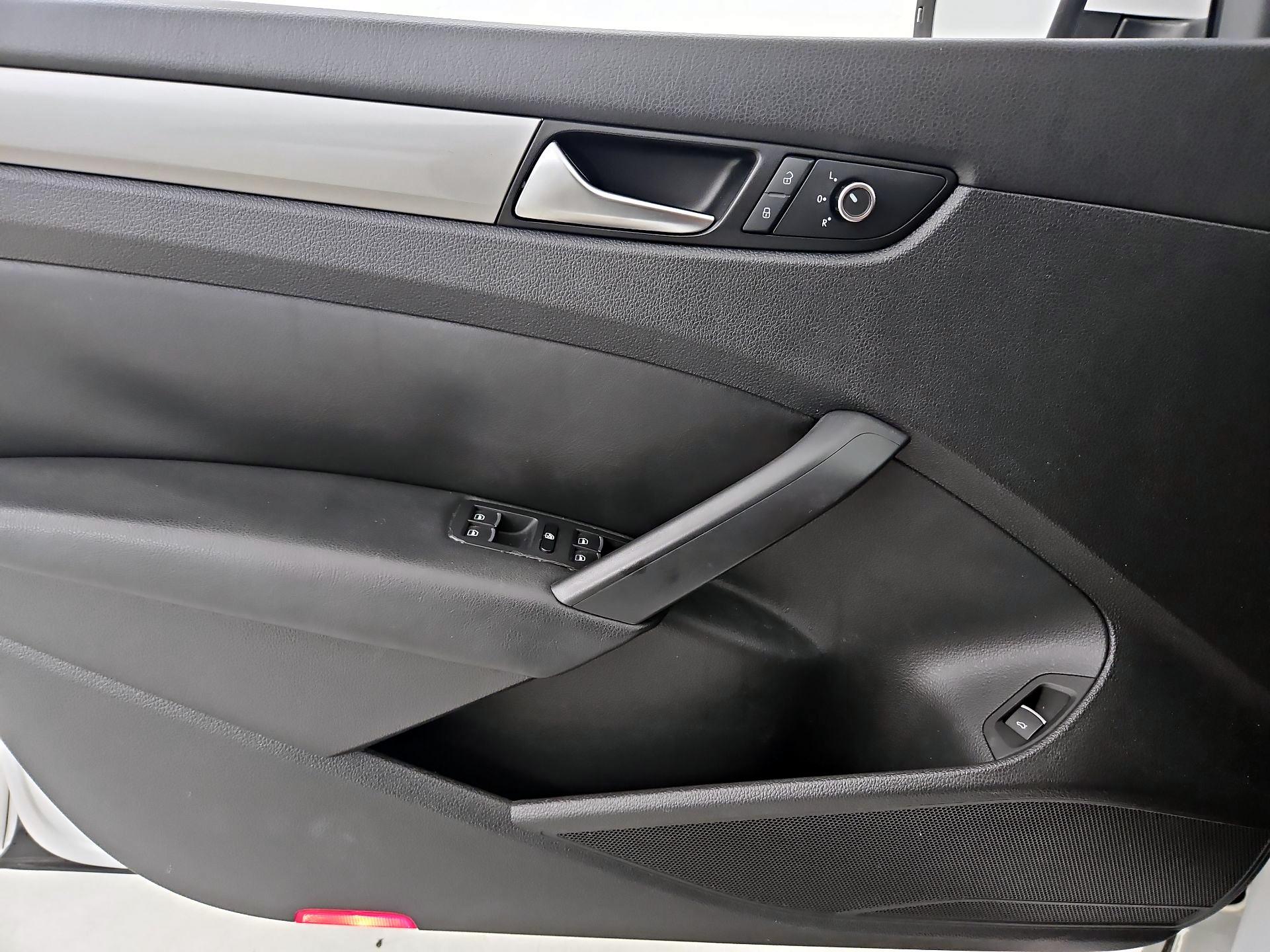 Thumbnail: 2014 Volkswagen Passat - 12
