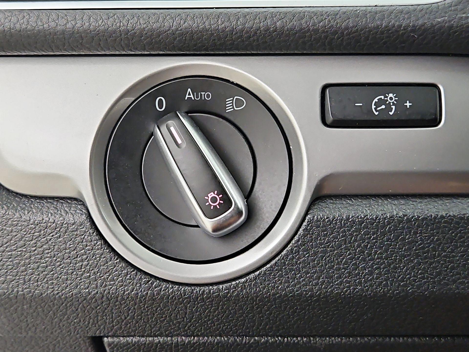 Thumbnail: 2014 Volkswagen Passat - 13