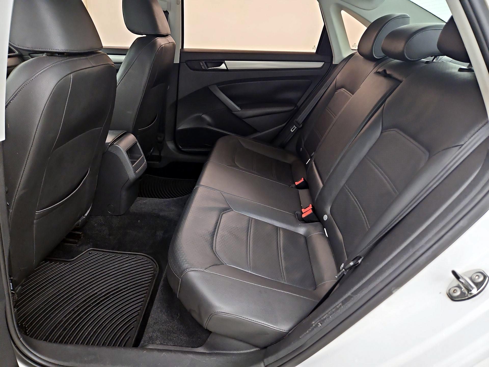 Thumbnail: 2014 Volkswagen Passat - 18