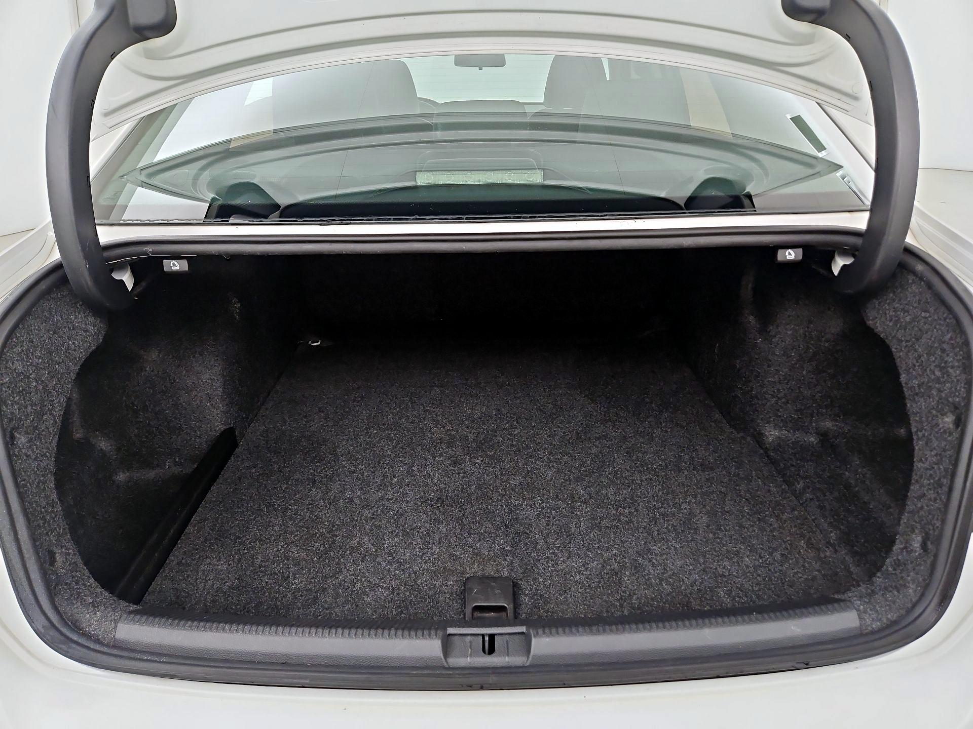 Thumbnail: 2014 Volkswagen Passat - 19