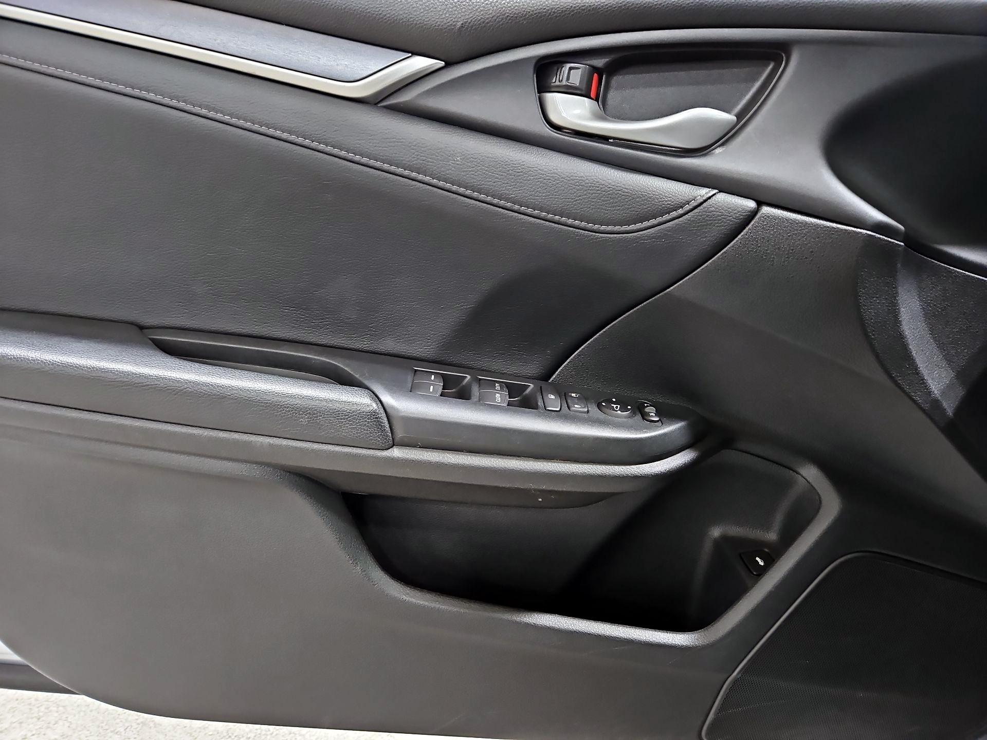 Thumbnail: 2016 Honda Civic - 12