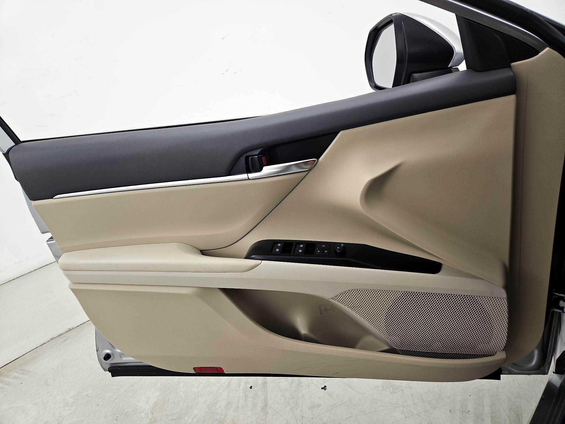 Thumbnail: 2020 Toyota Camry - 12