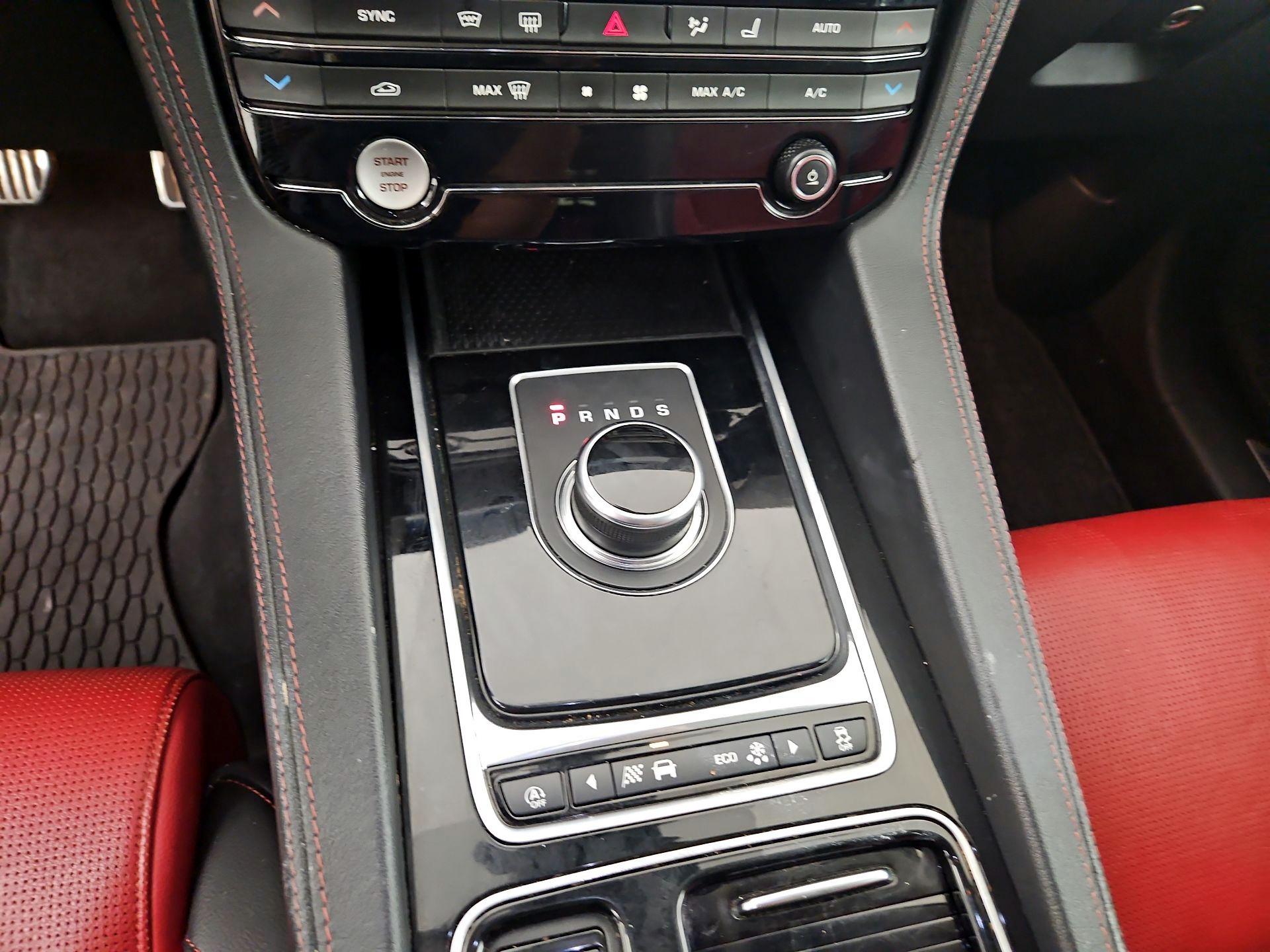 Thumbnail: 2018 Jaguar F-Pace - 16