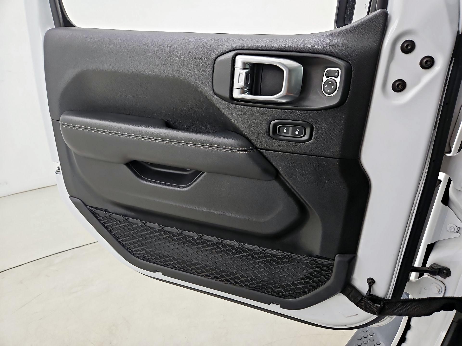 Thumbnail: 2020 Jeep Wrangler - 12