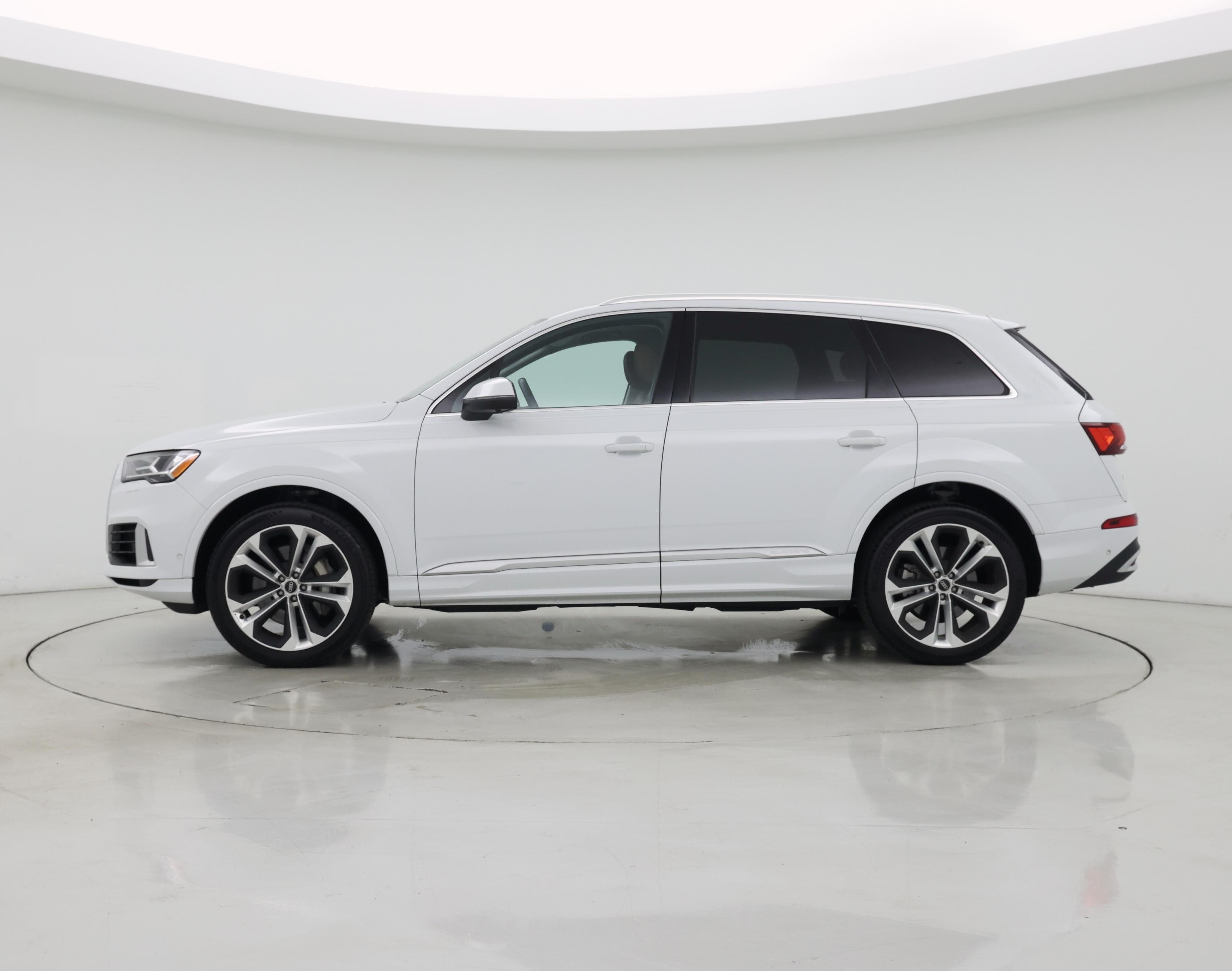 Thumbnail: 2021 Audi Q7 - 3