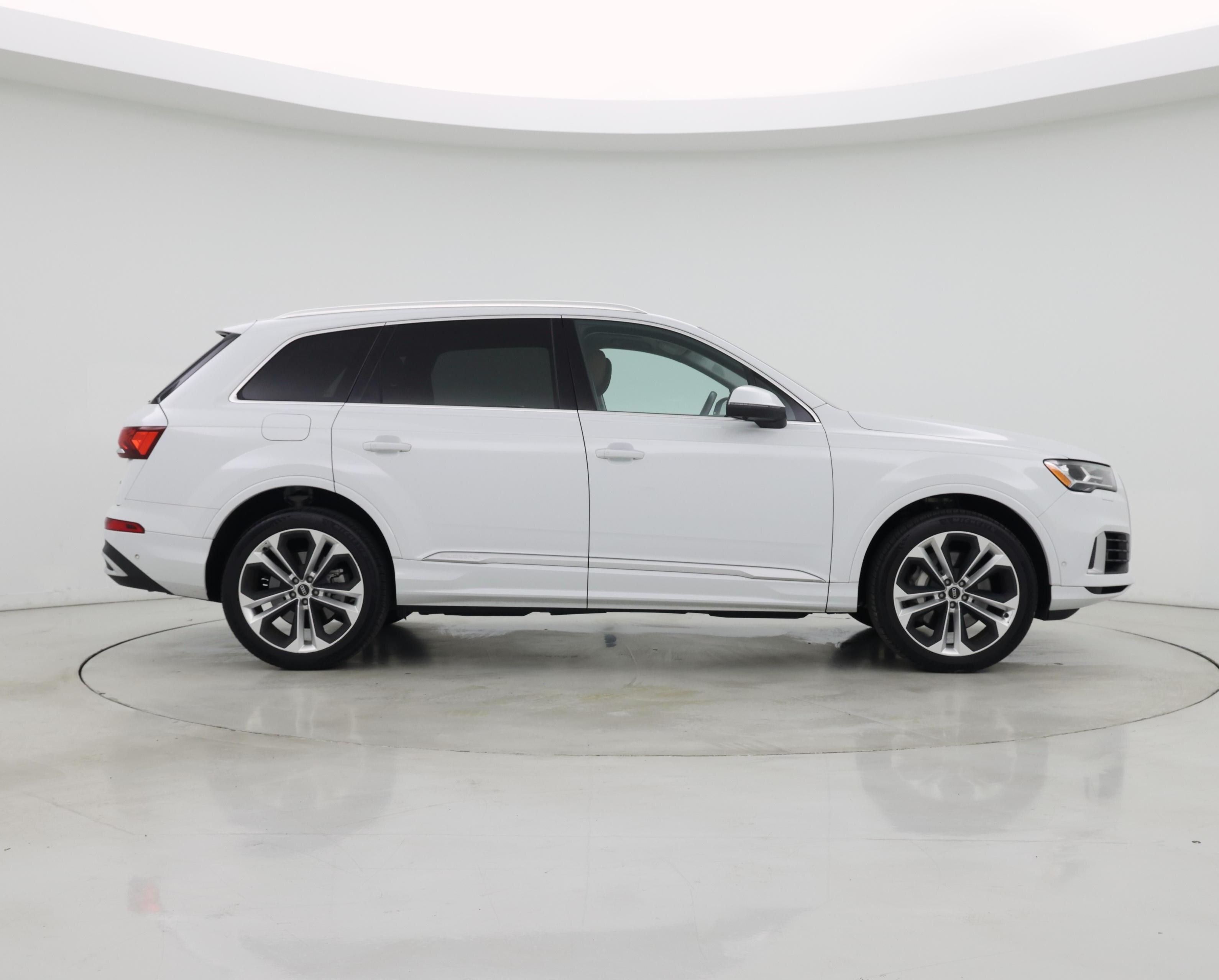 Thumbnail: 2021 Audi Q7 - 7