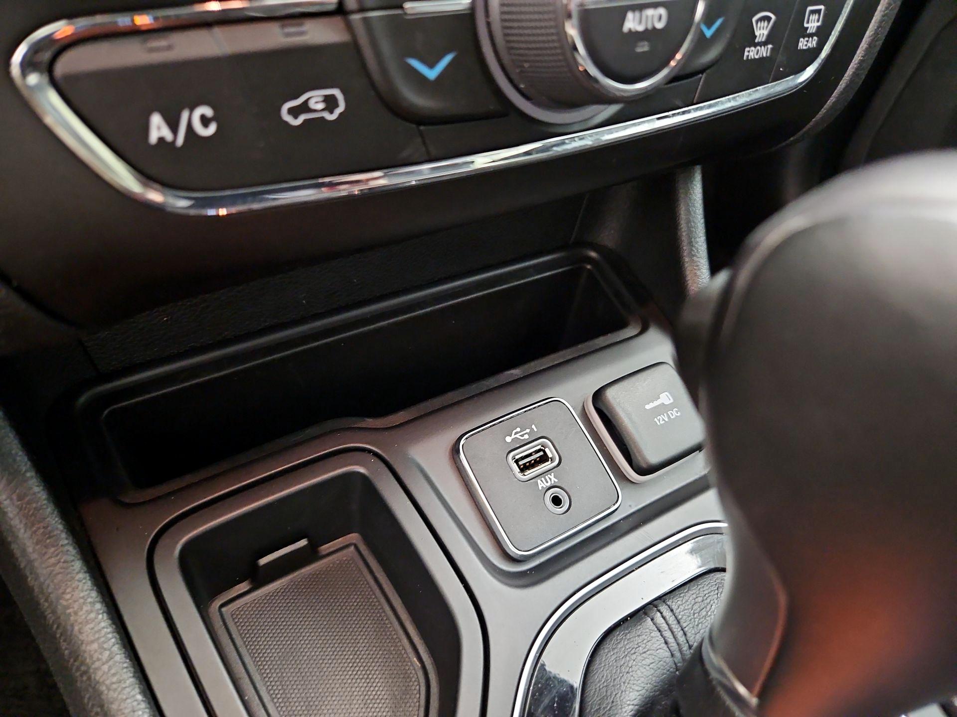 Thumbnail: 2021 Jeep Cherokee - 17
