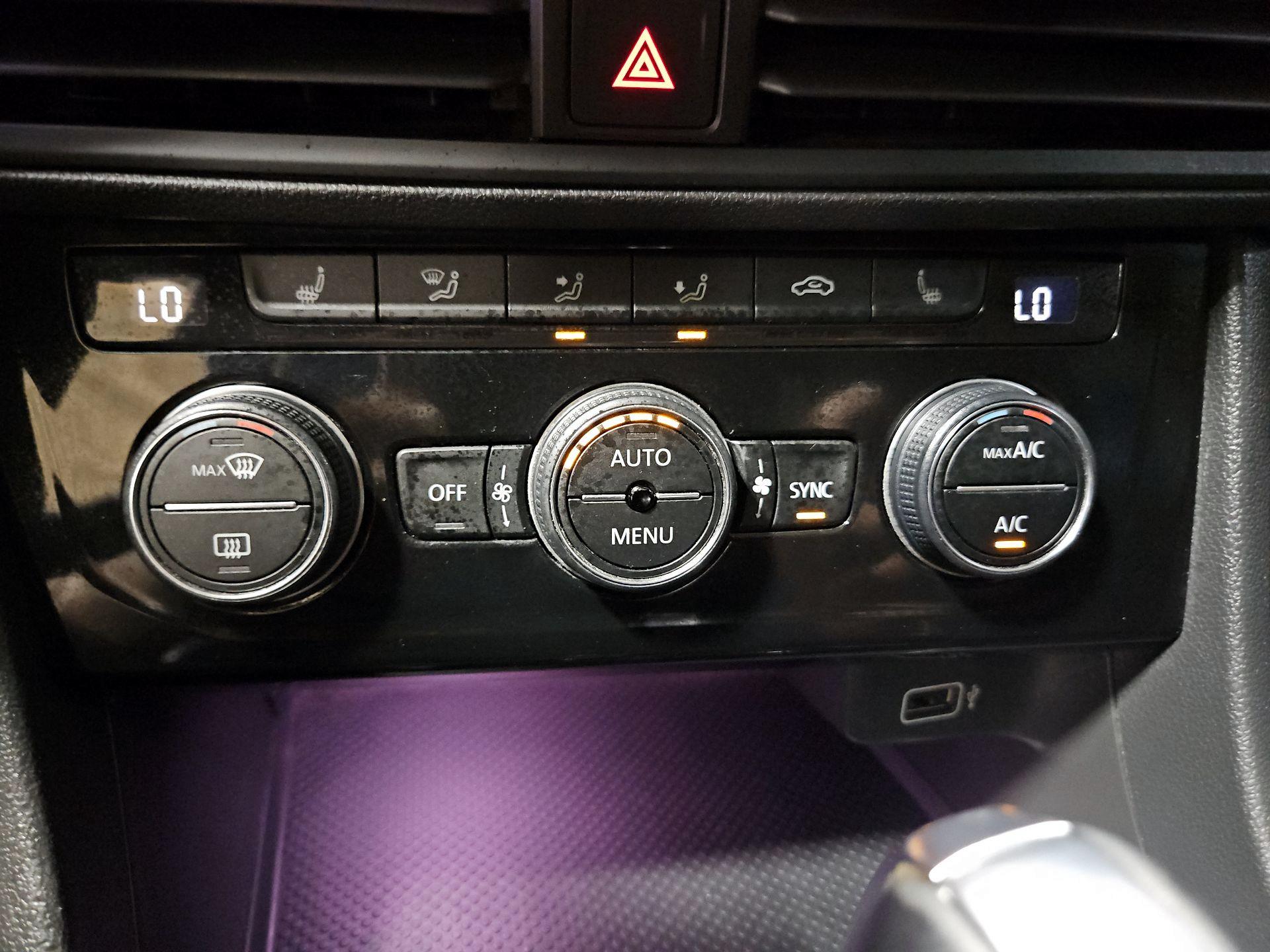 Thumbnail: 2019 Volkswagen Jetta - 16