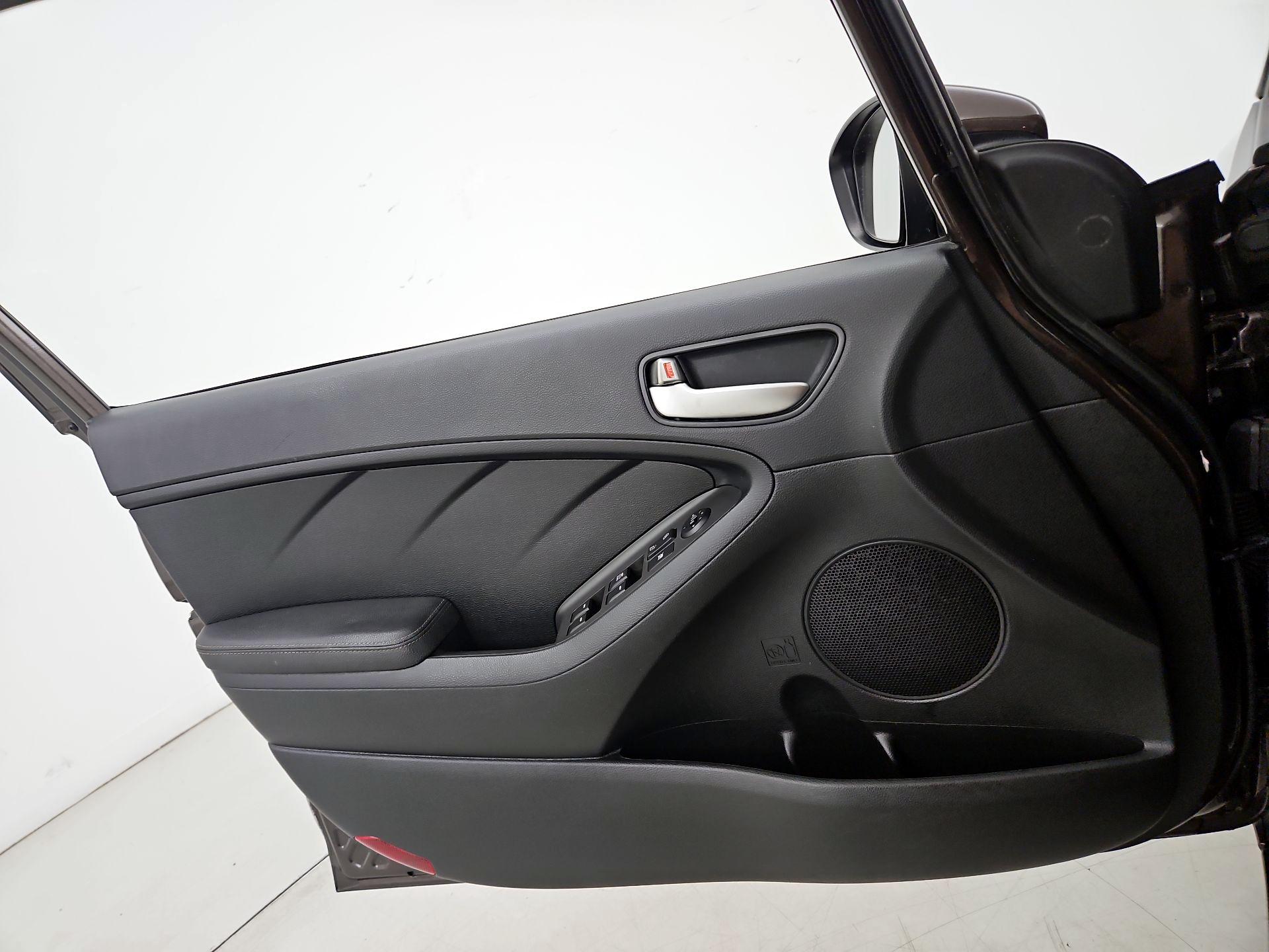 Thumbnail: 2018 Kia Forte - 12