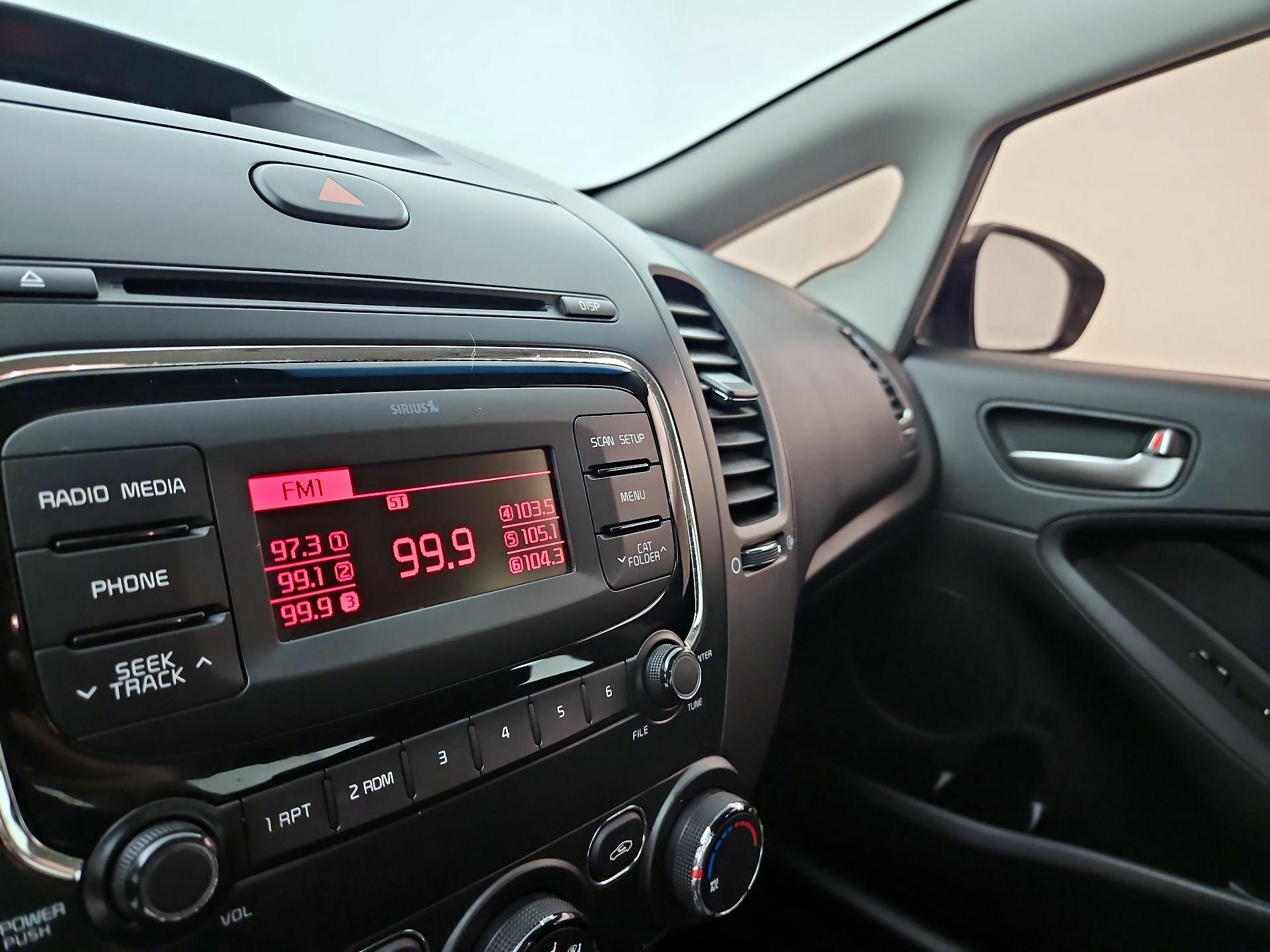 Thumbnail: 2018 Kia Forte - 14