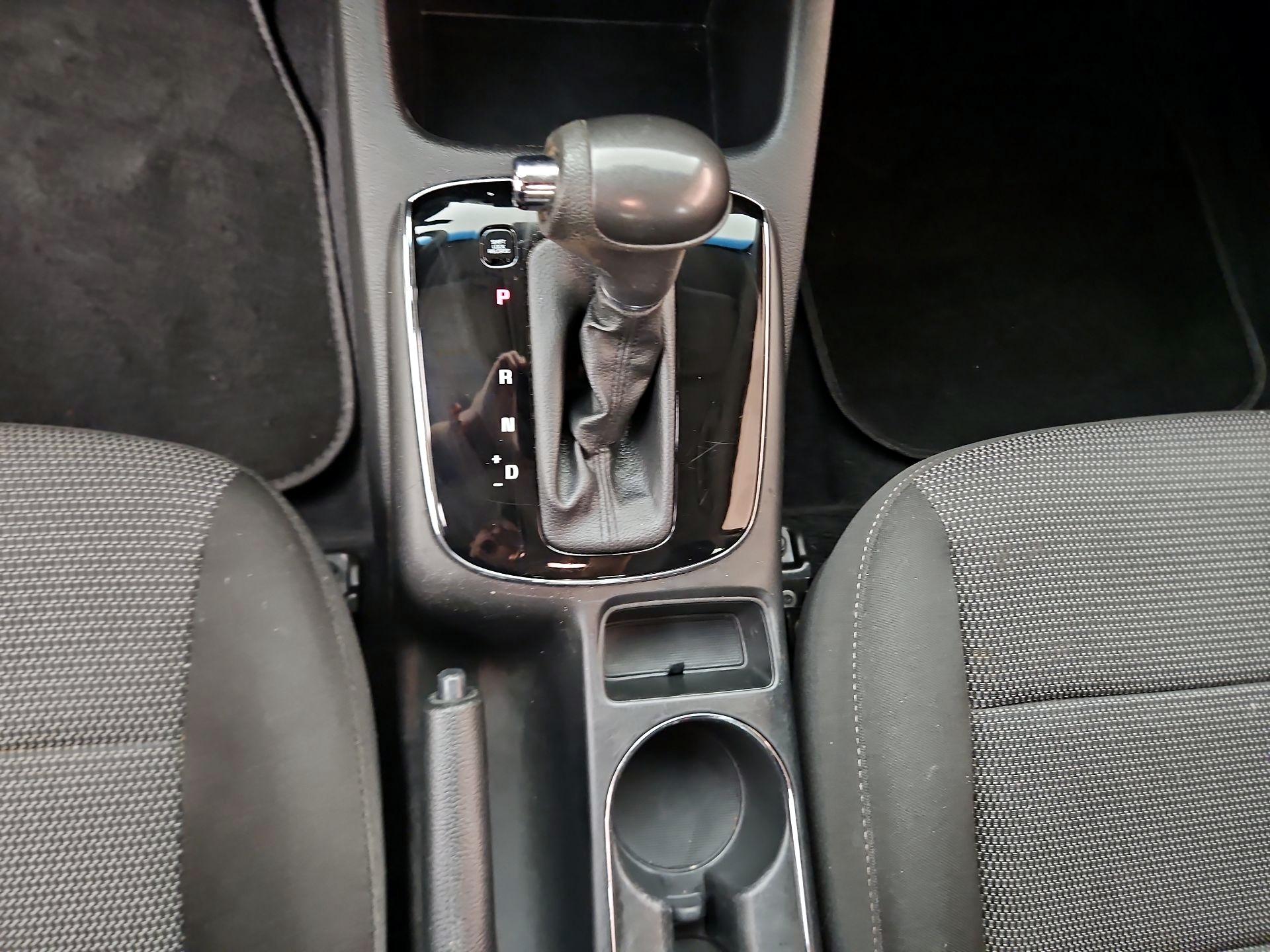 Thumbnail: 2018 Kia Forte - 16