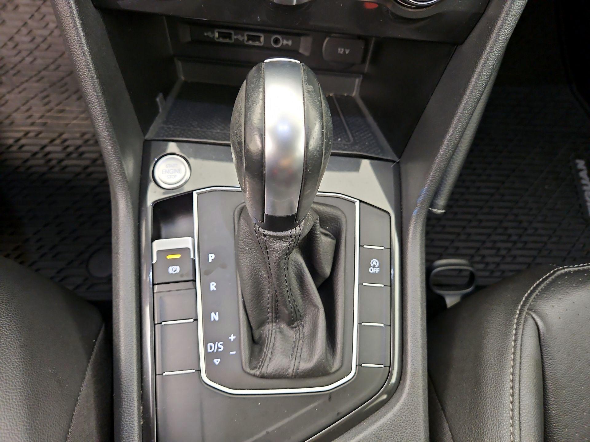 Thumbnail: 2020 Volkswagen Tiguan - 17