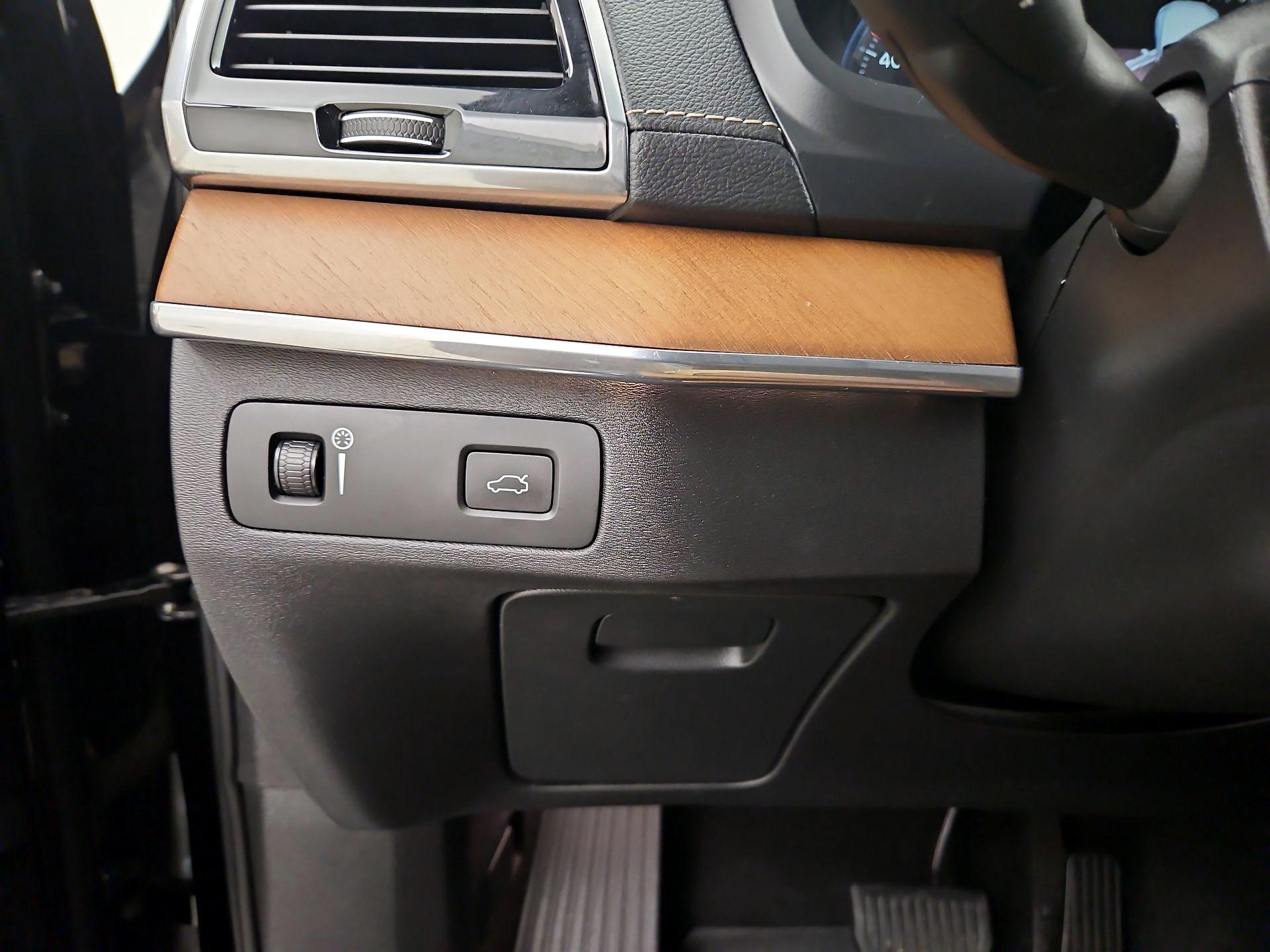 Thumbnail: 2018 Volvo XC90 - 13