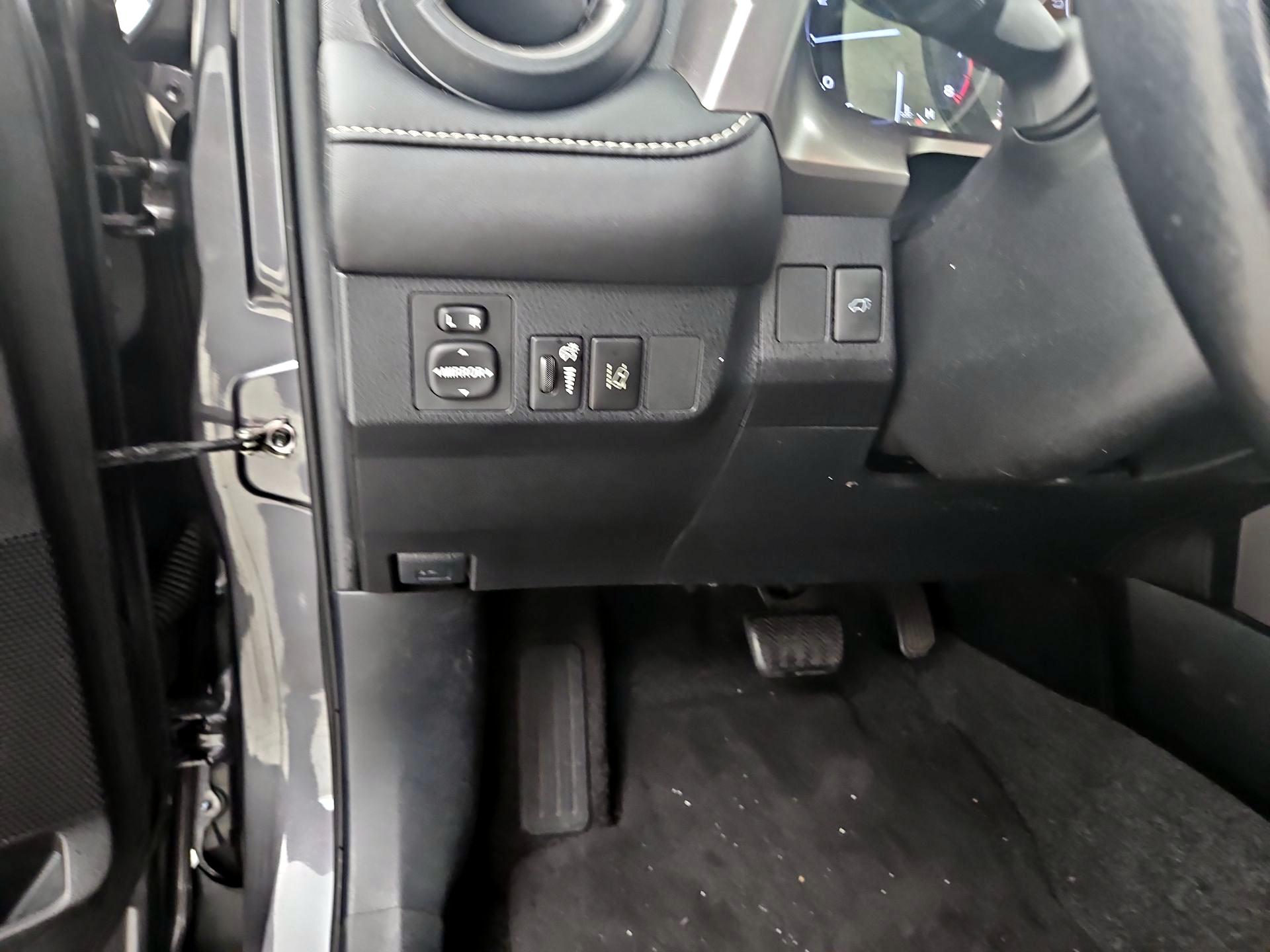 Thumbnail: 2017 Toyota RAV4 - 13