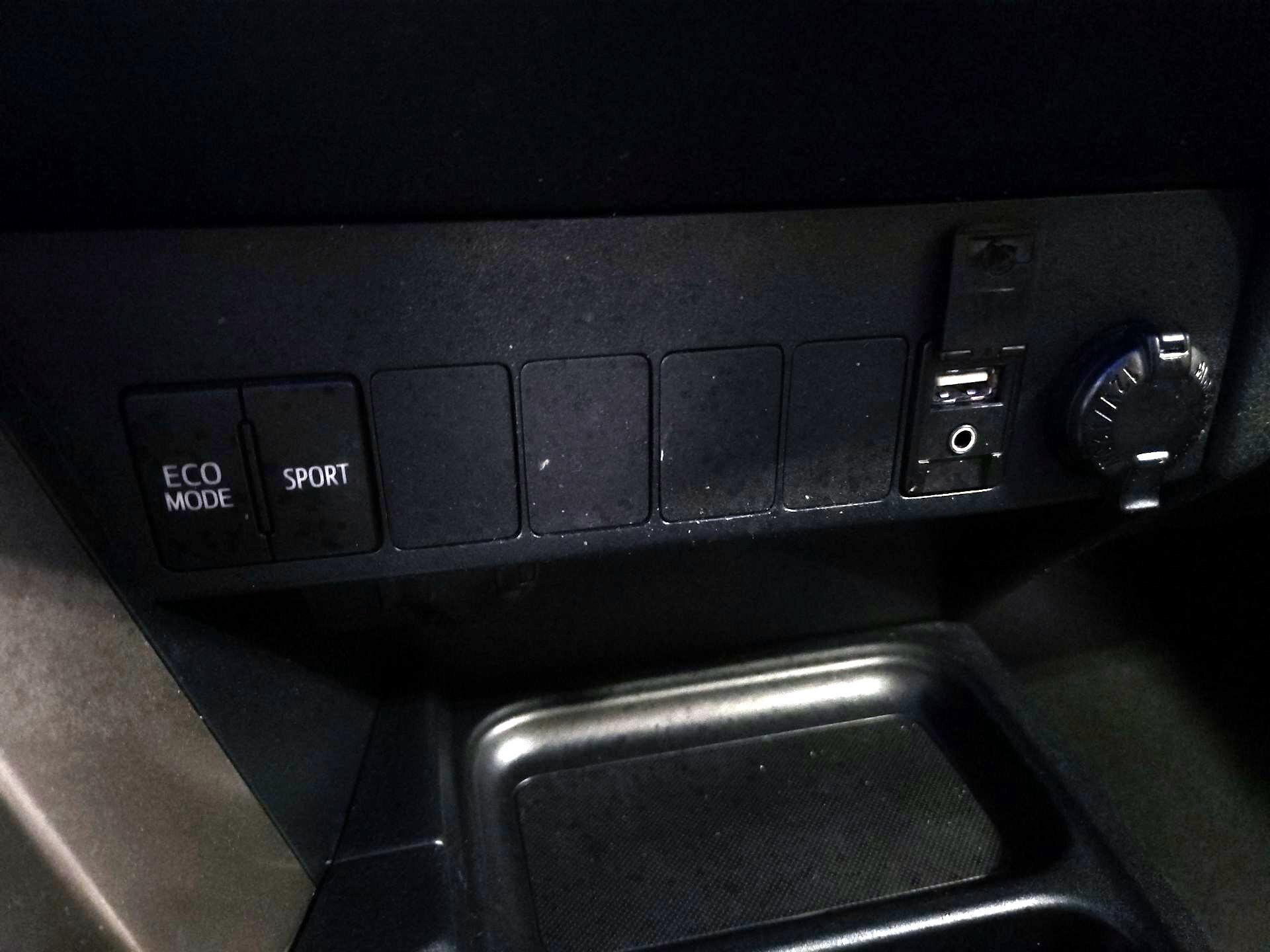 Thumbnail: 2017 Toyota RAV4 - 18