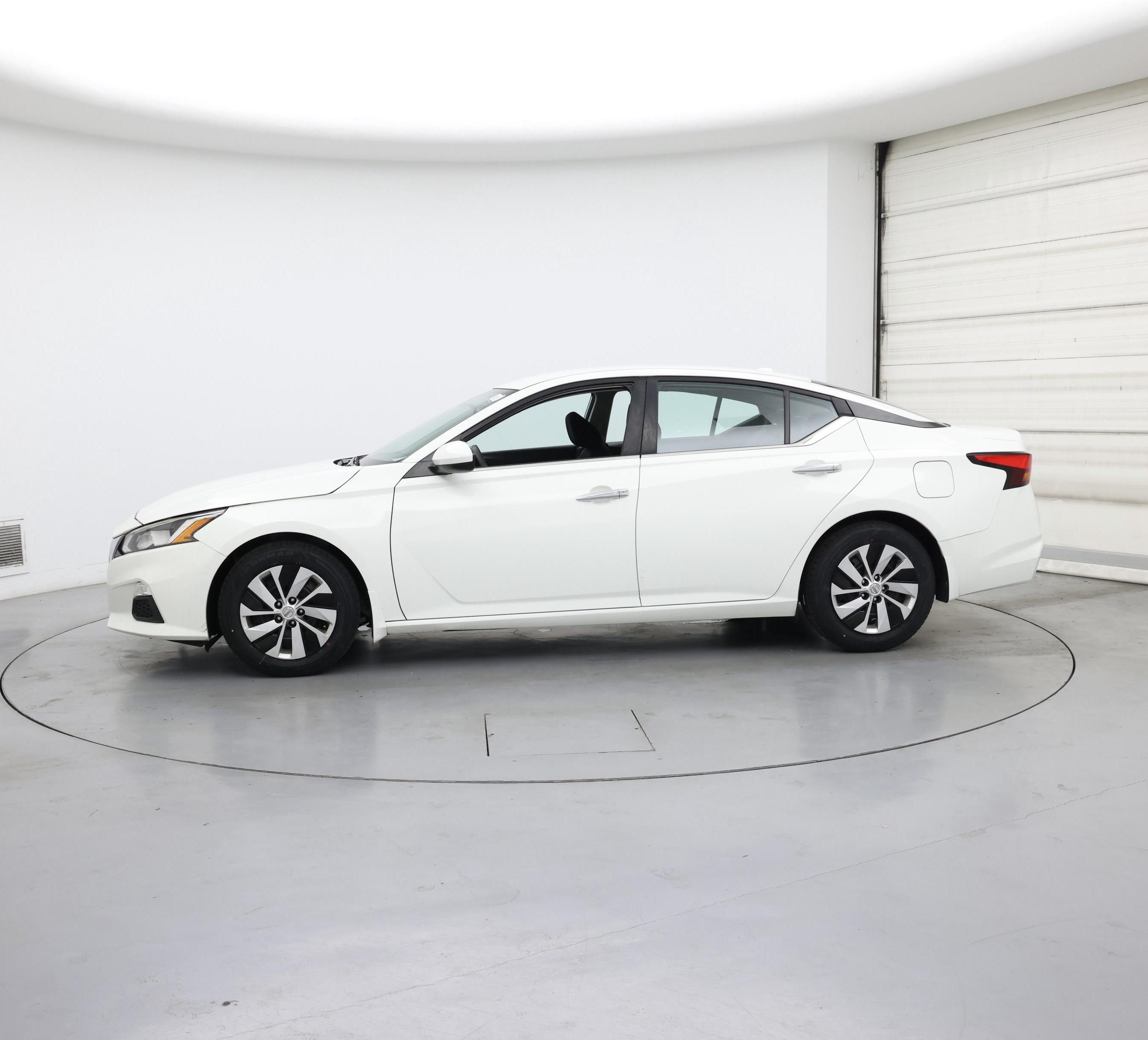 Thumbnail: 2020 Nissan Altima - 3