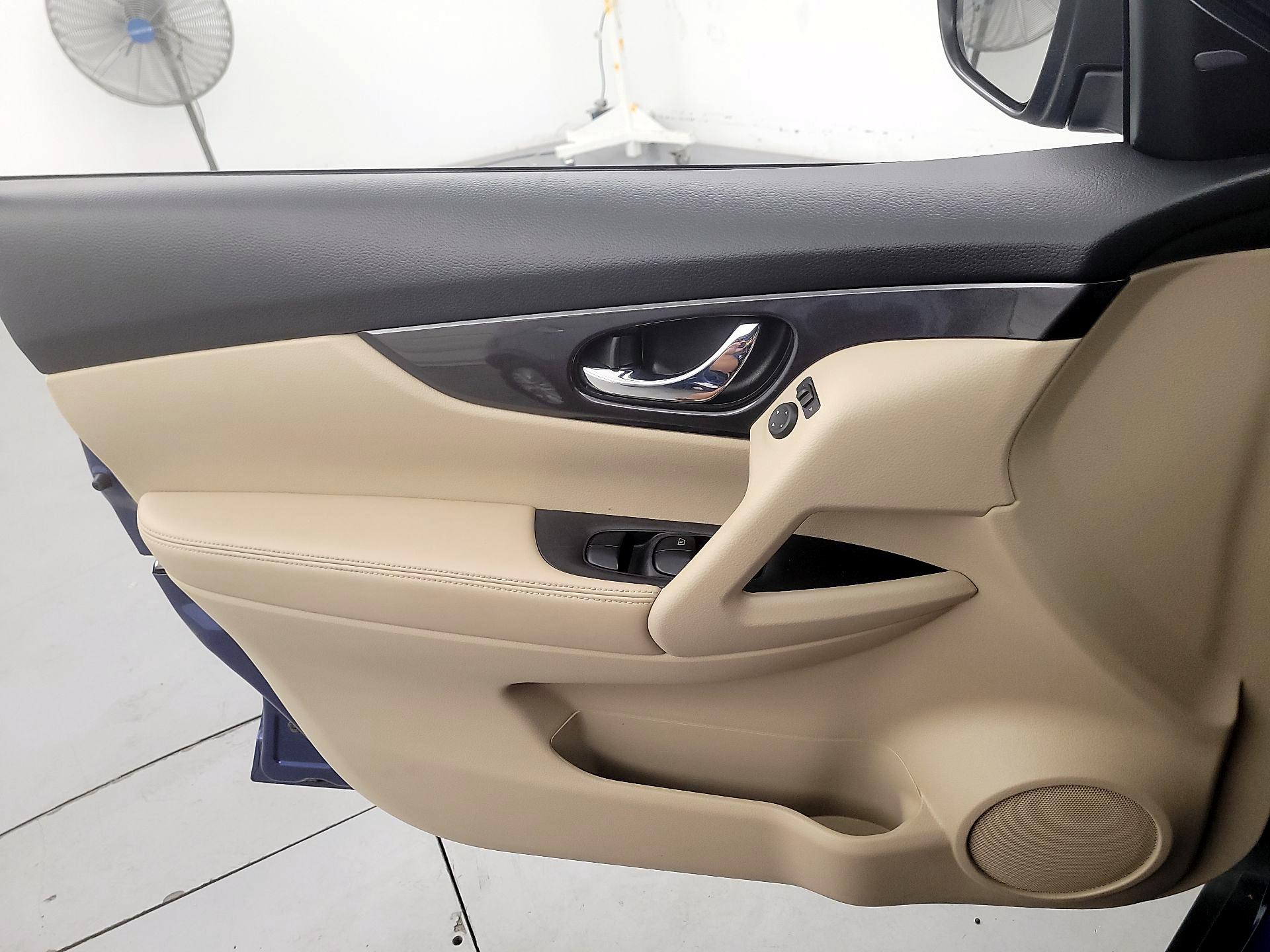Thumbnail: 2020 Nissan Rogue - 12