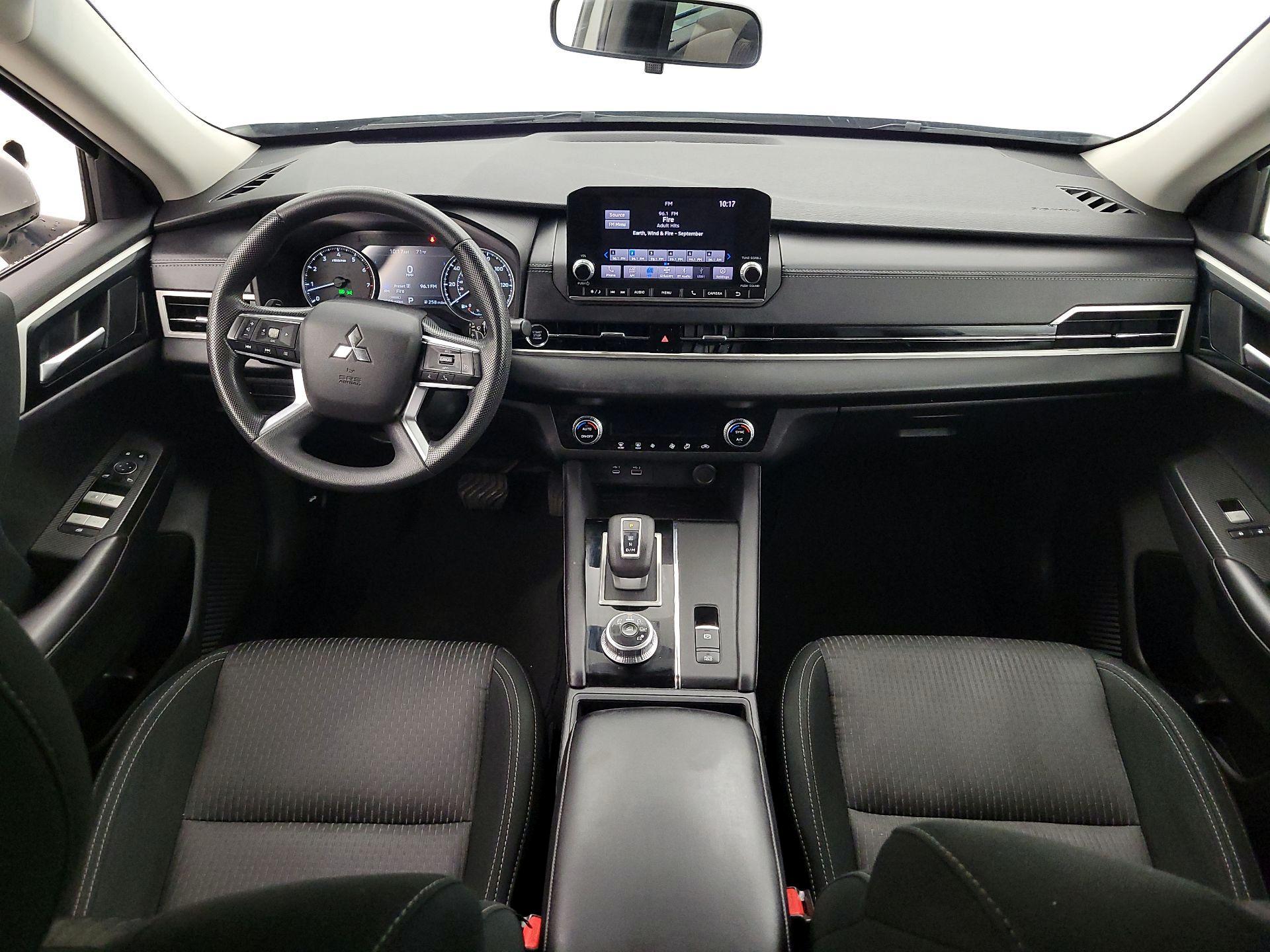 Thumbnail: 2022 Mitsubishi Outlander - 9