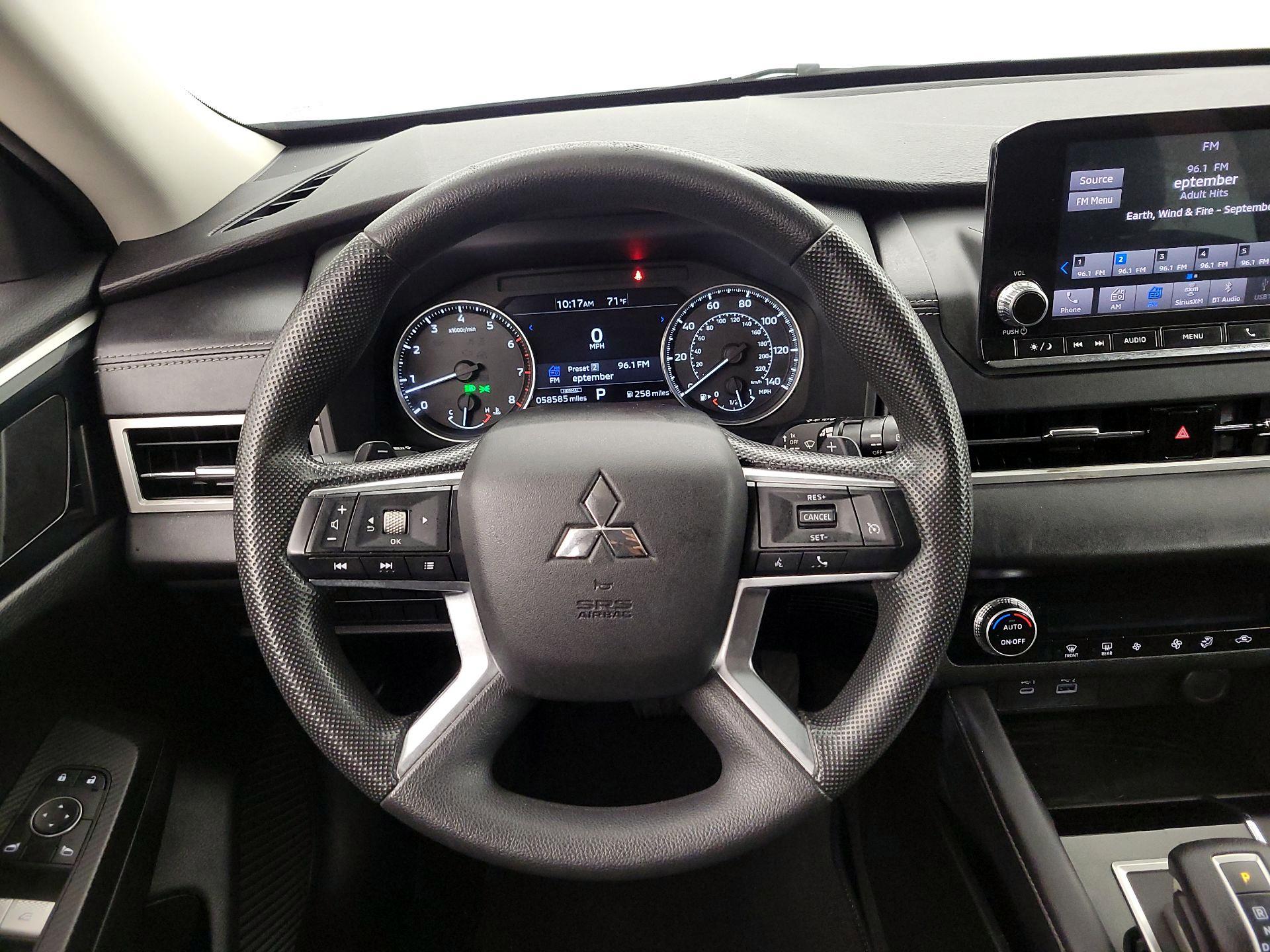 Thumbnail: 2022 Mitsubishi Outlander - 10