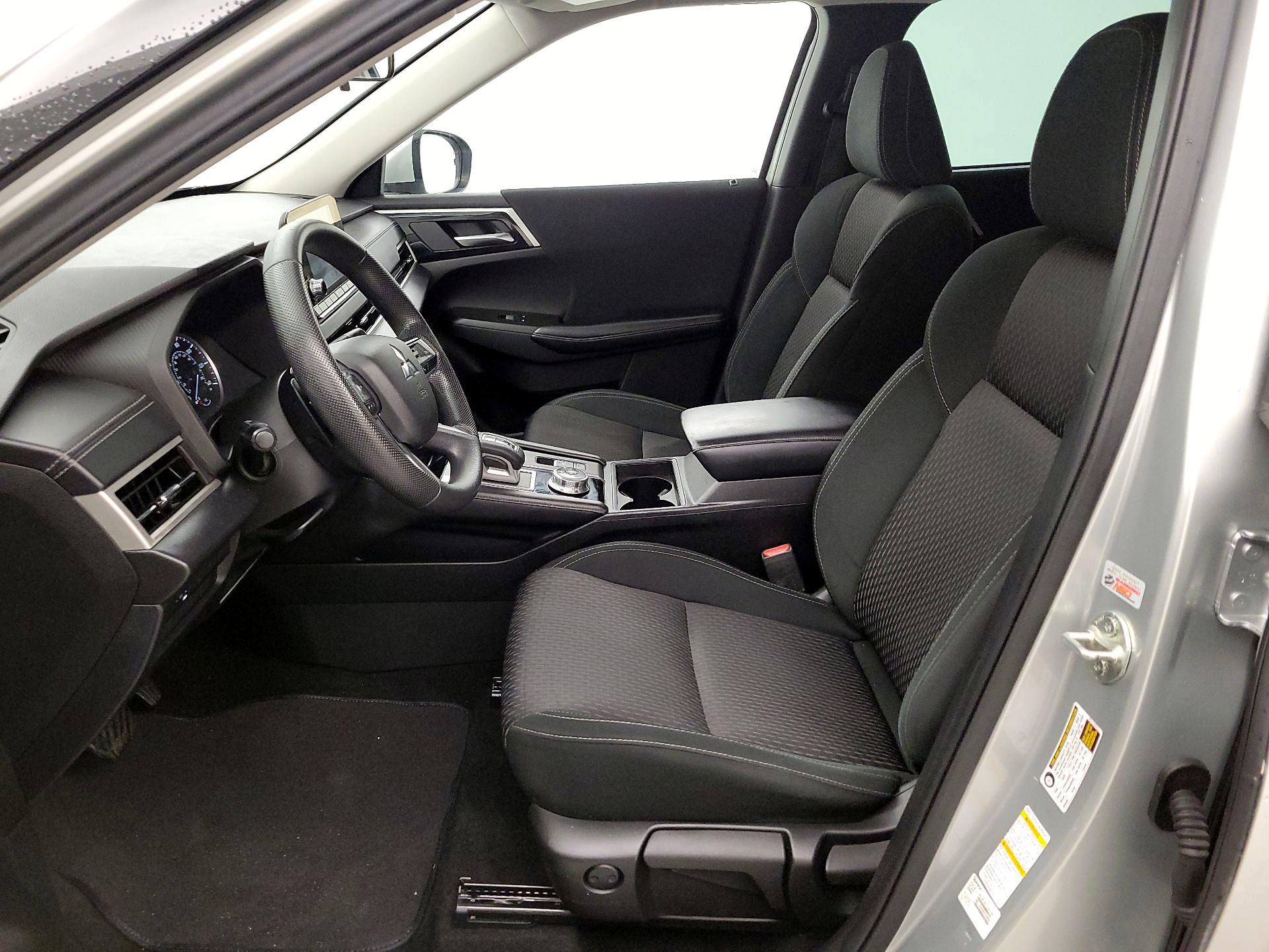 Thumbnail: 2022 Mitsubishi Outlander - 11