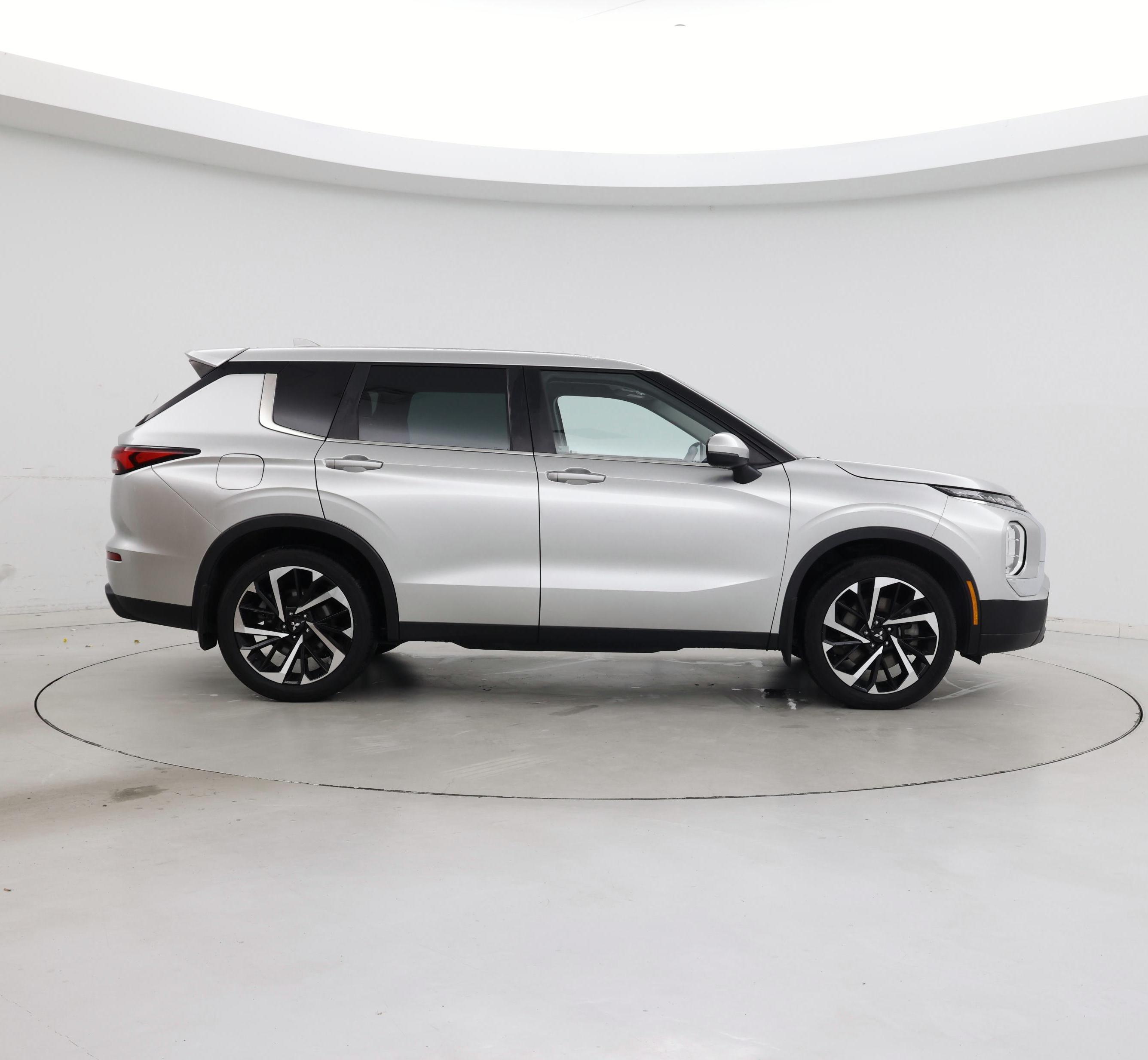 Thumbnail: 2022 Mitsubishi Outlander - 7