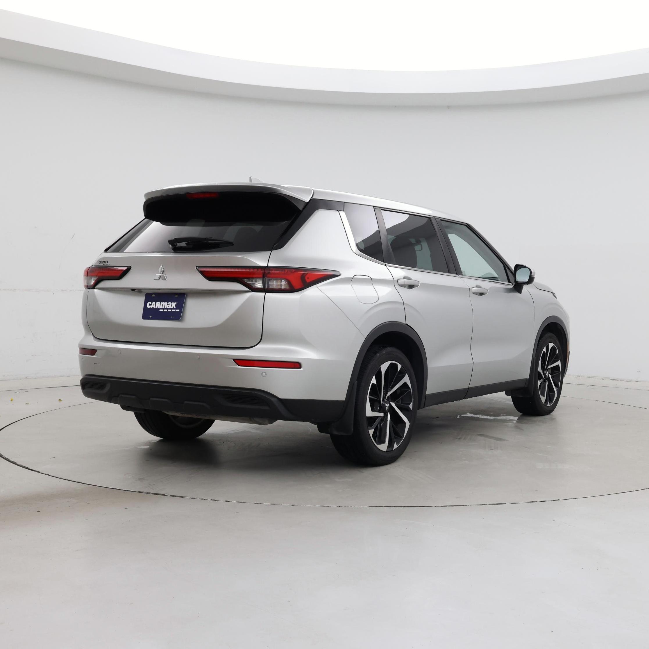 Thumbnail: 2022 Mitsubishi Outlander - 8