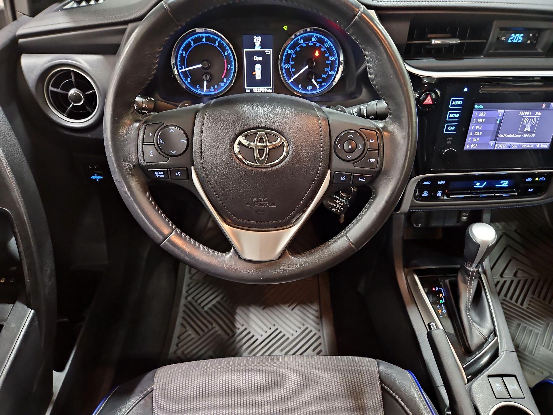 Thumbnail: 2017 Toyota Corolla - 10