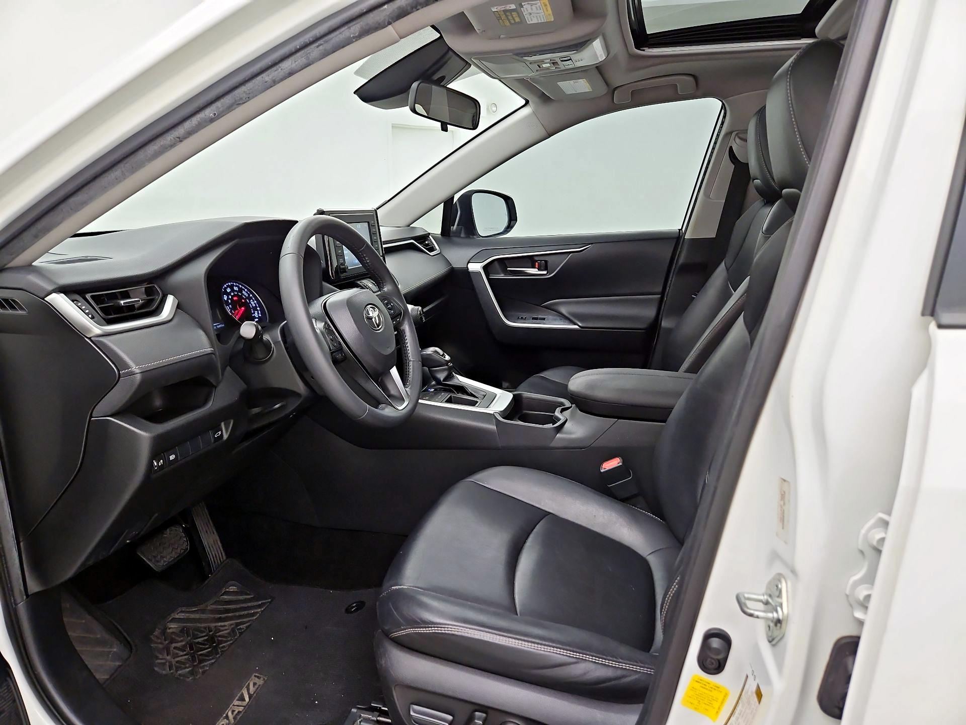 Thumbnail: 2019 Toyota RAV4 - 11