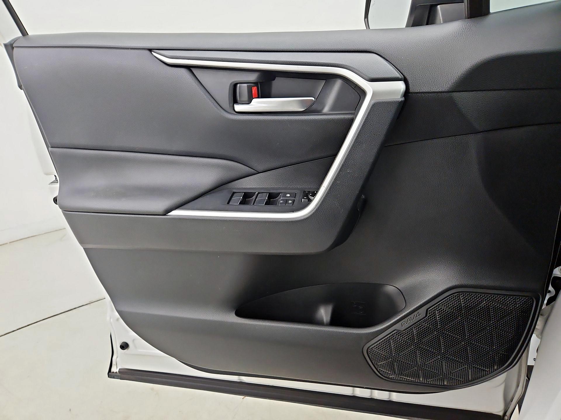 Thumbnail: 2019 Toyota RAV4 - 12