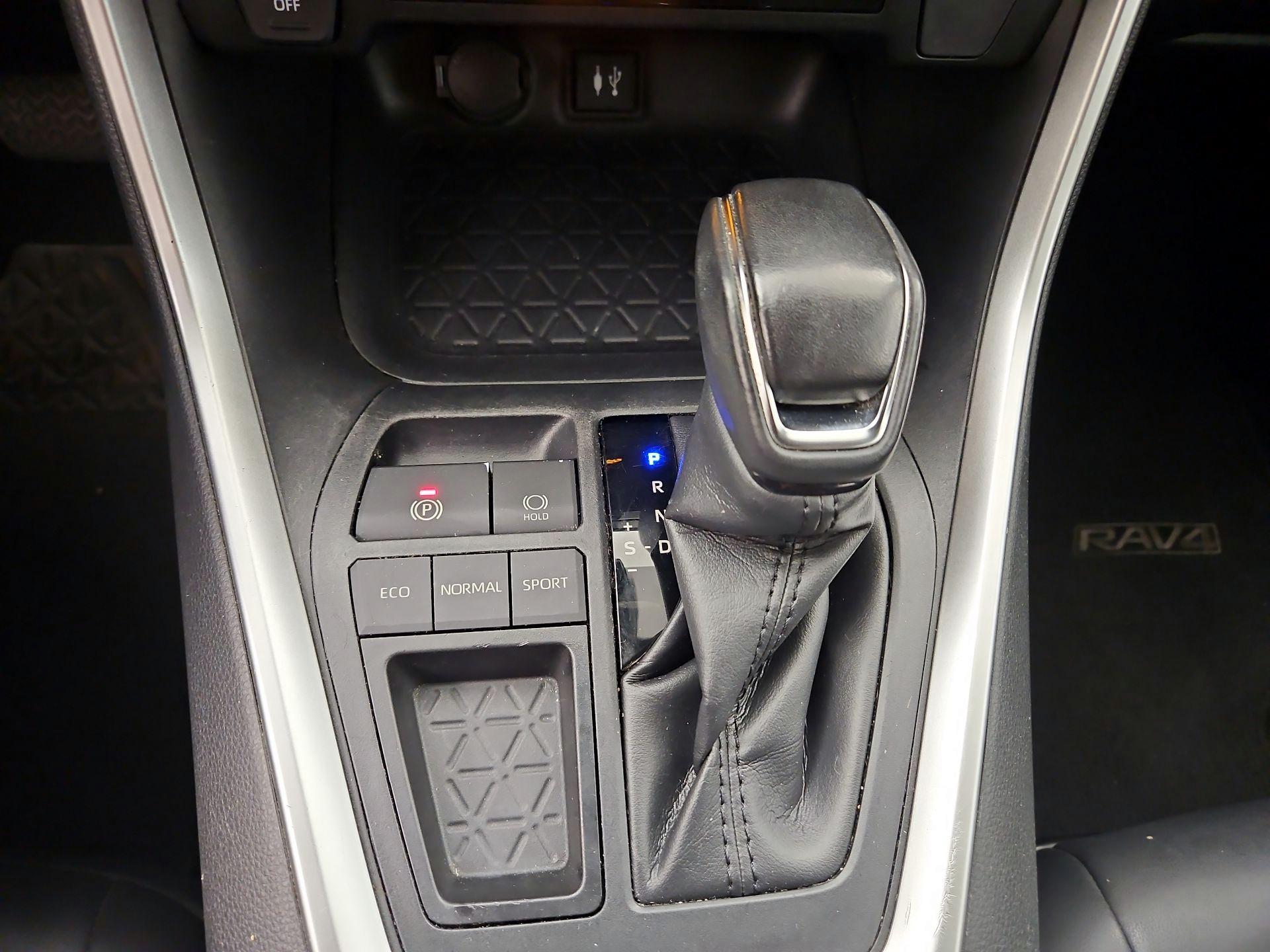 Thumbnail: 2019 Toyota RAV4 - 17