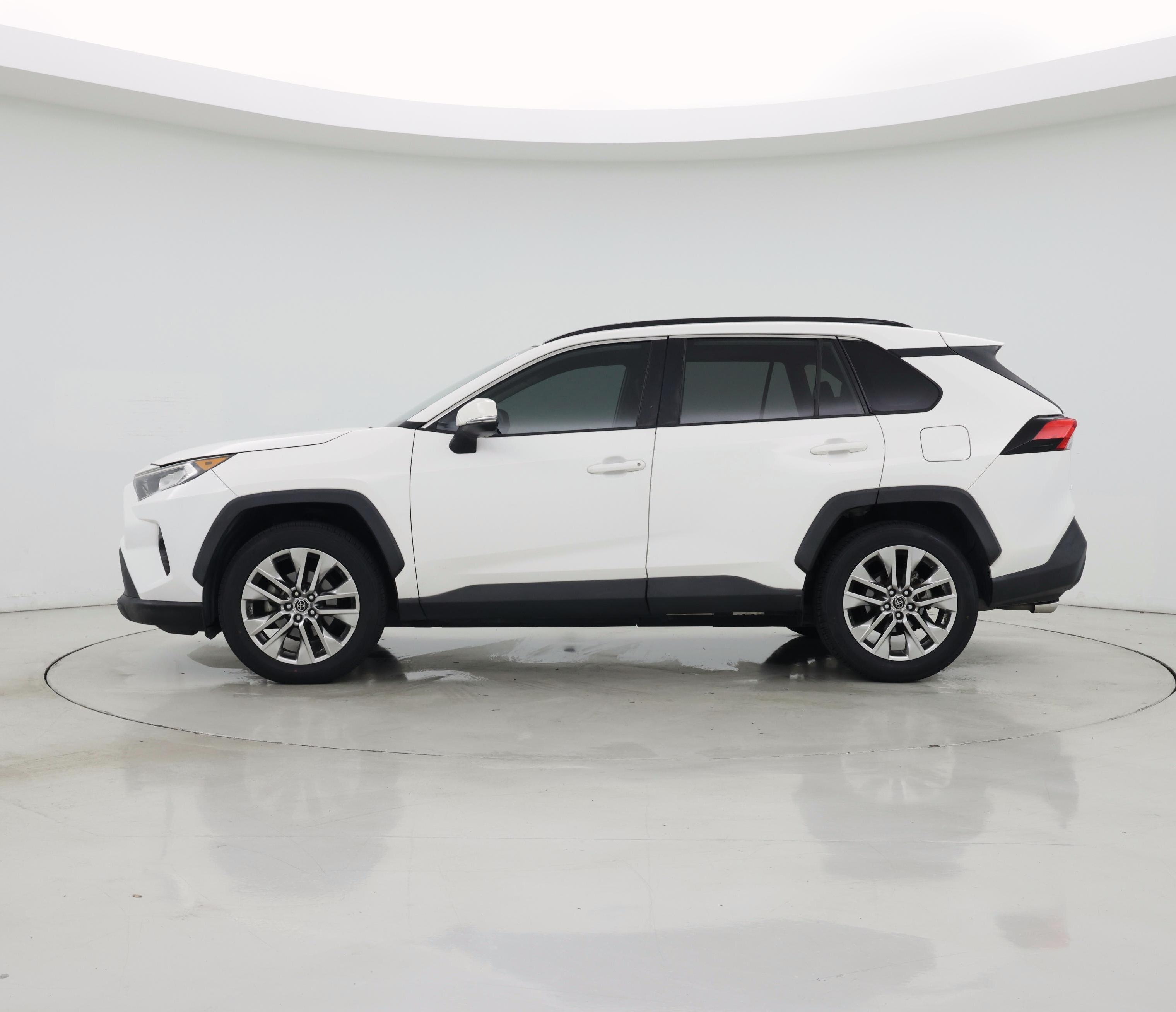 Thumbnail: 2019 Toyota RAV4 - 3
