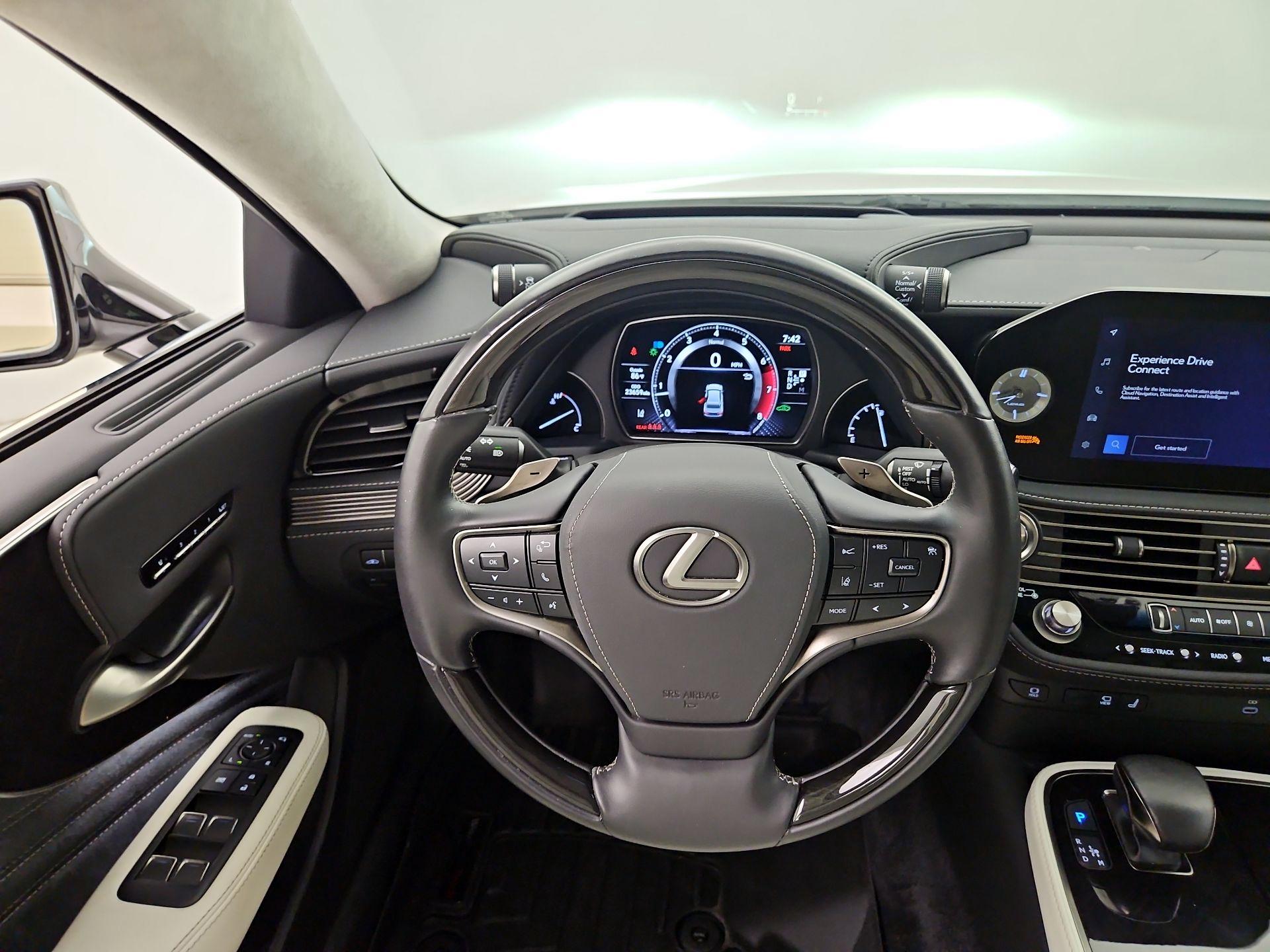 Thumbnail: 2023 Lexus LS - 10