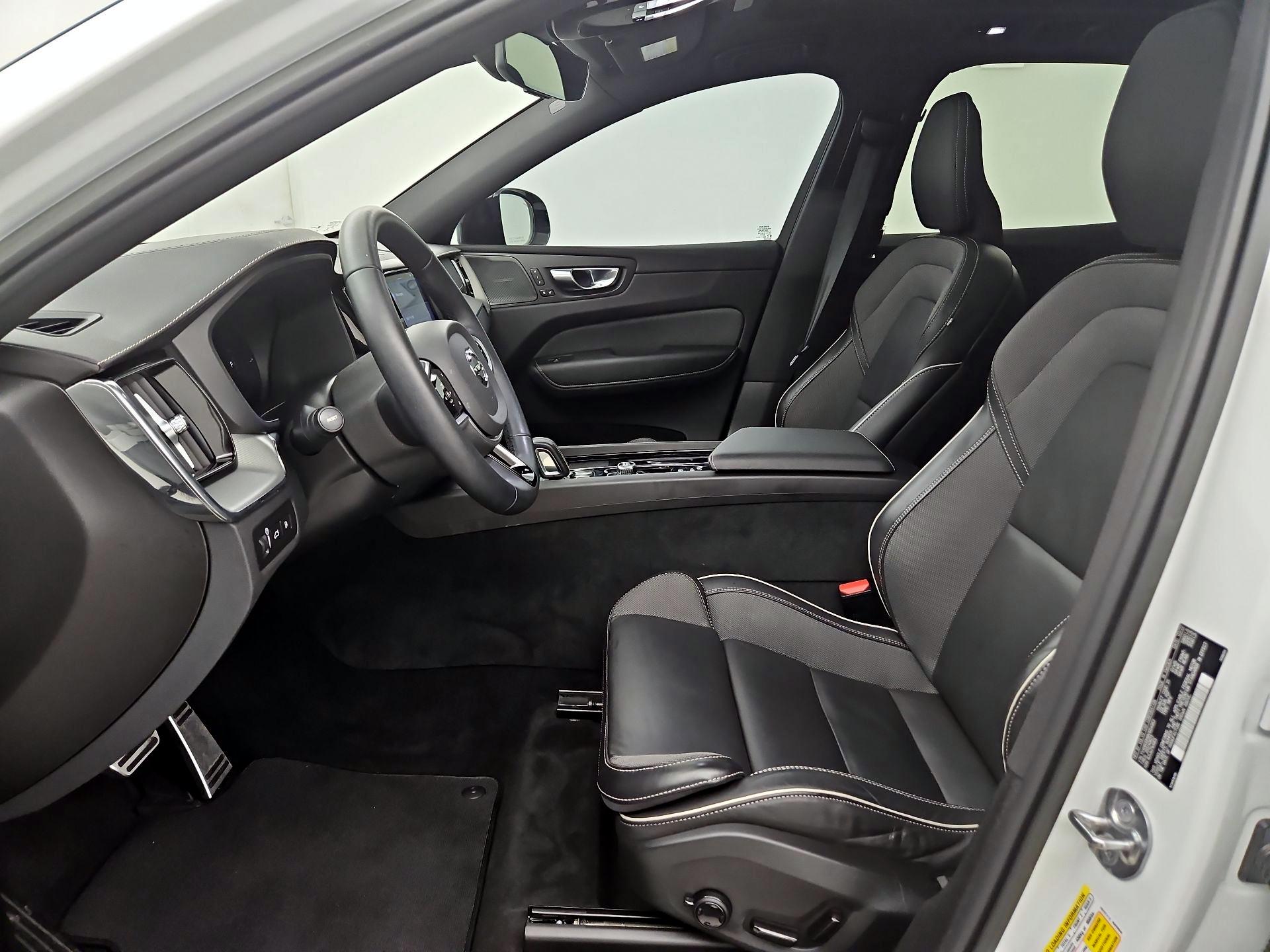 Thumbnail: 2022 Volvo XC60 - 11