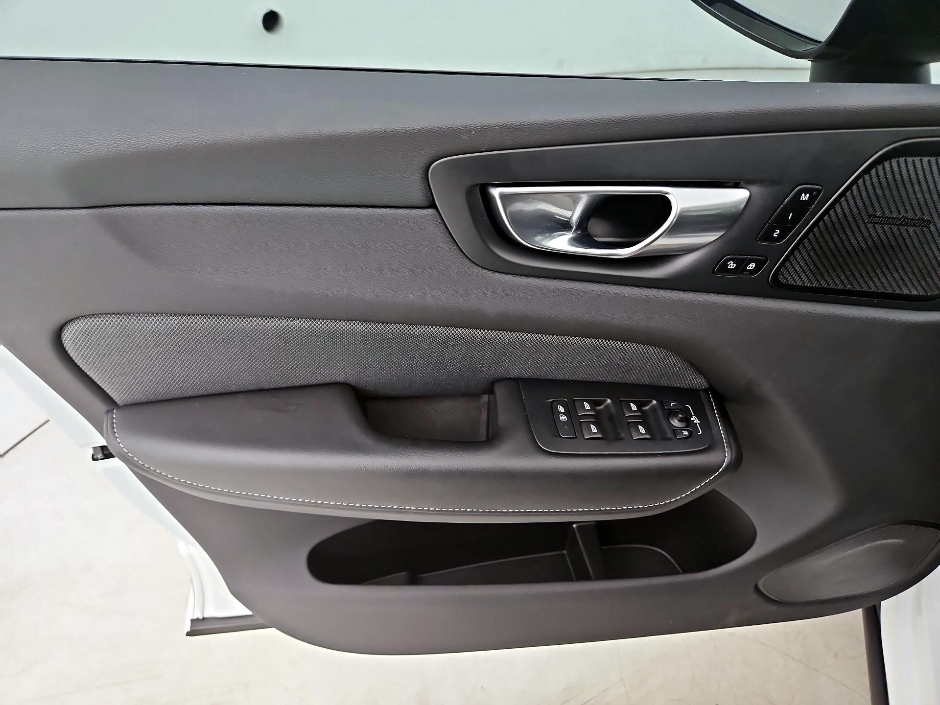 Thumbnail: 2022 Volvo XC60 - 12