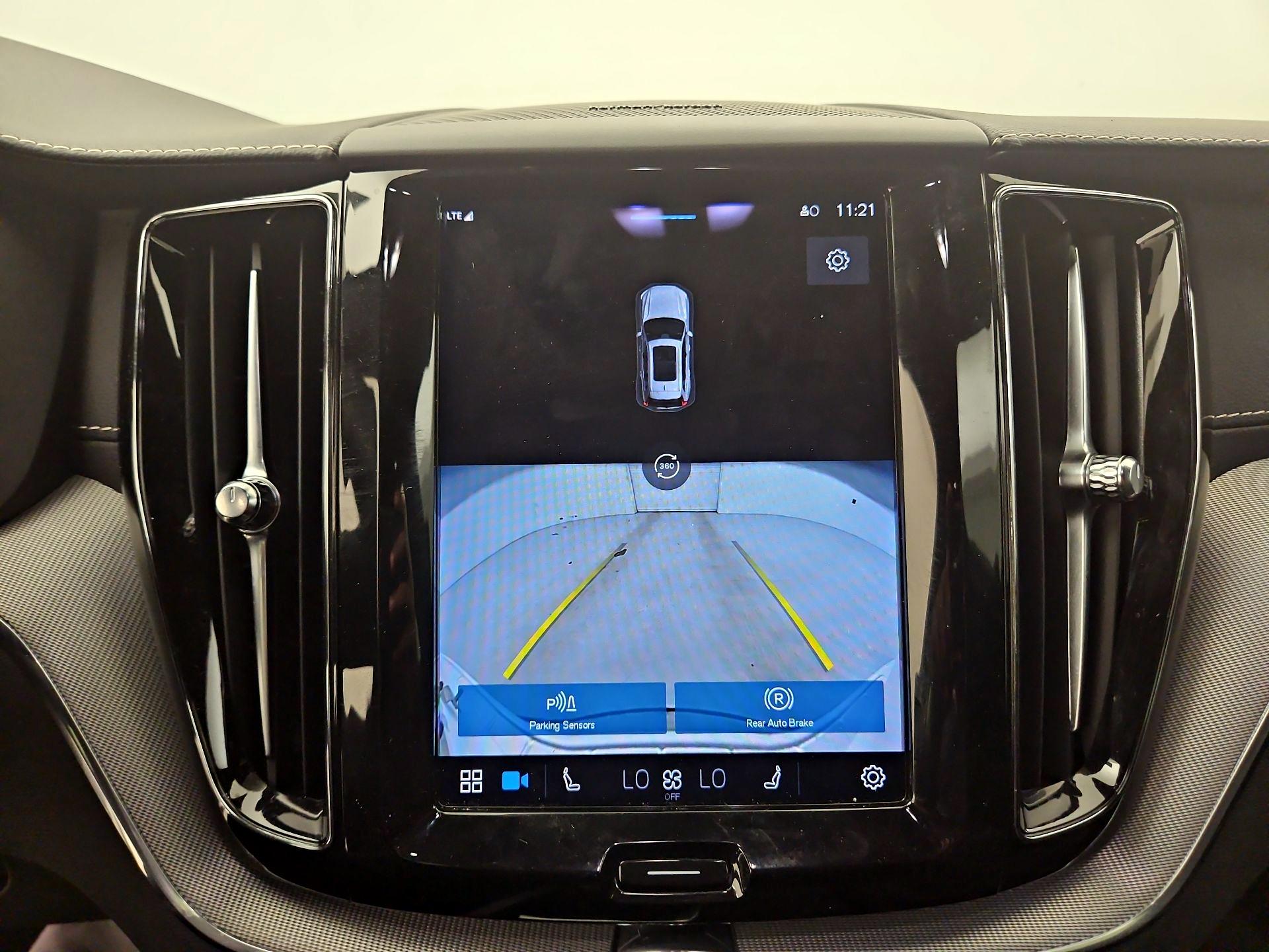 Thumbnail: 2022 Volvo XC60 - 14