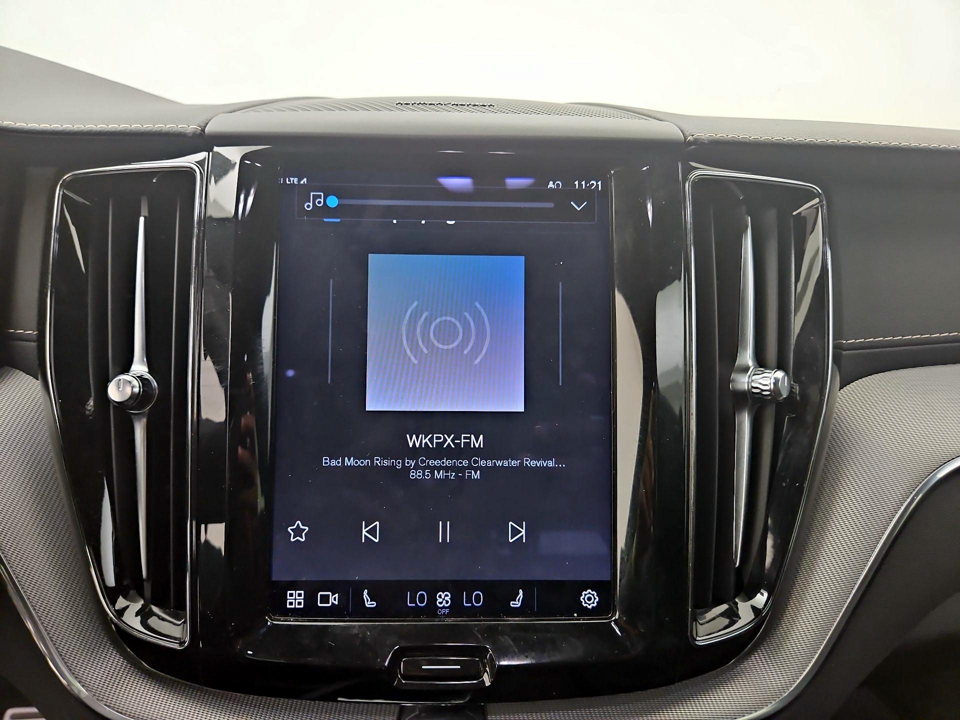 Thumbnail: 2022 Volvo XC60 - 15