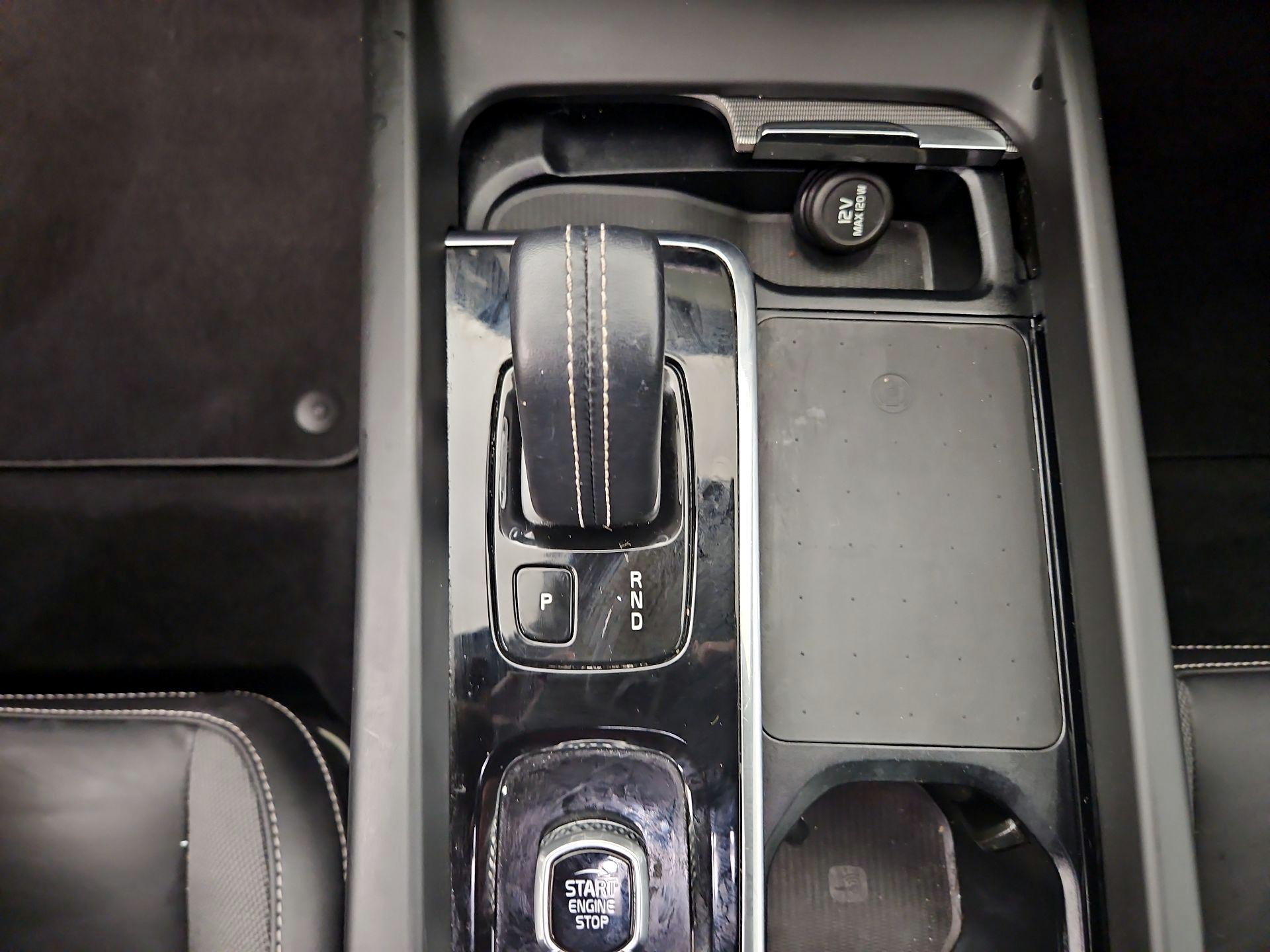 Thumbnail: 2022 Volvo XC60 - 17