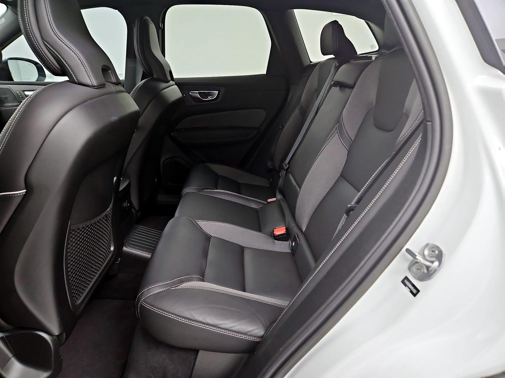 Thumbnail: 2022 Volvo XC60 - 20