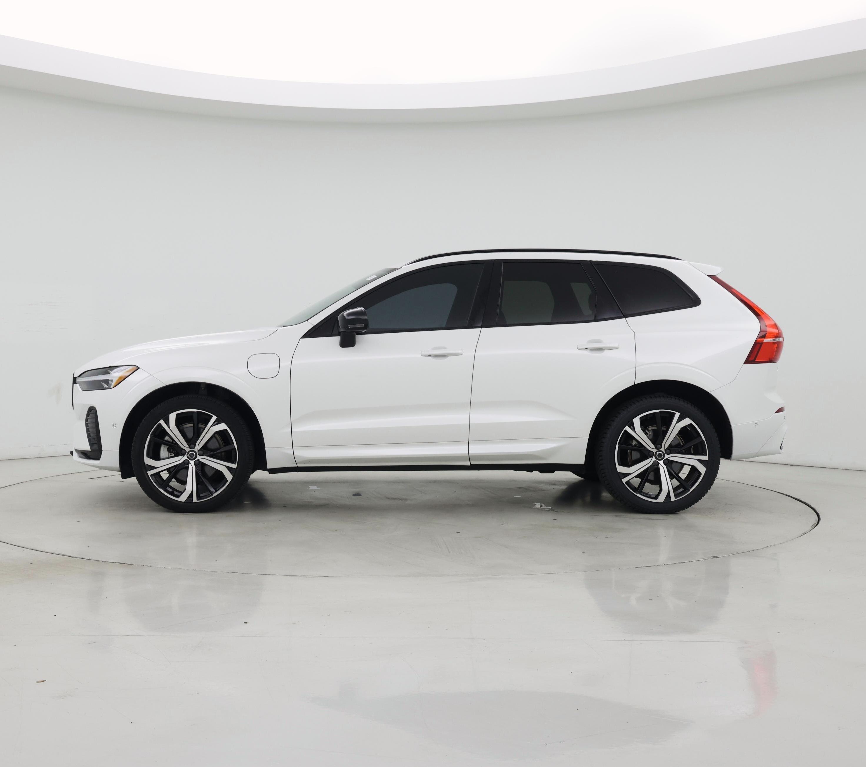 Thumbnail: 2022 Volvo XC60 - 3