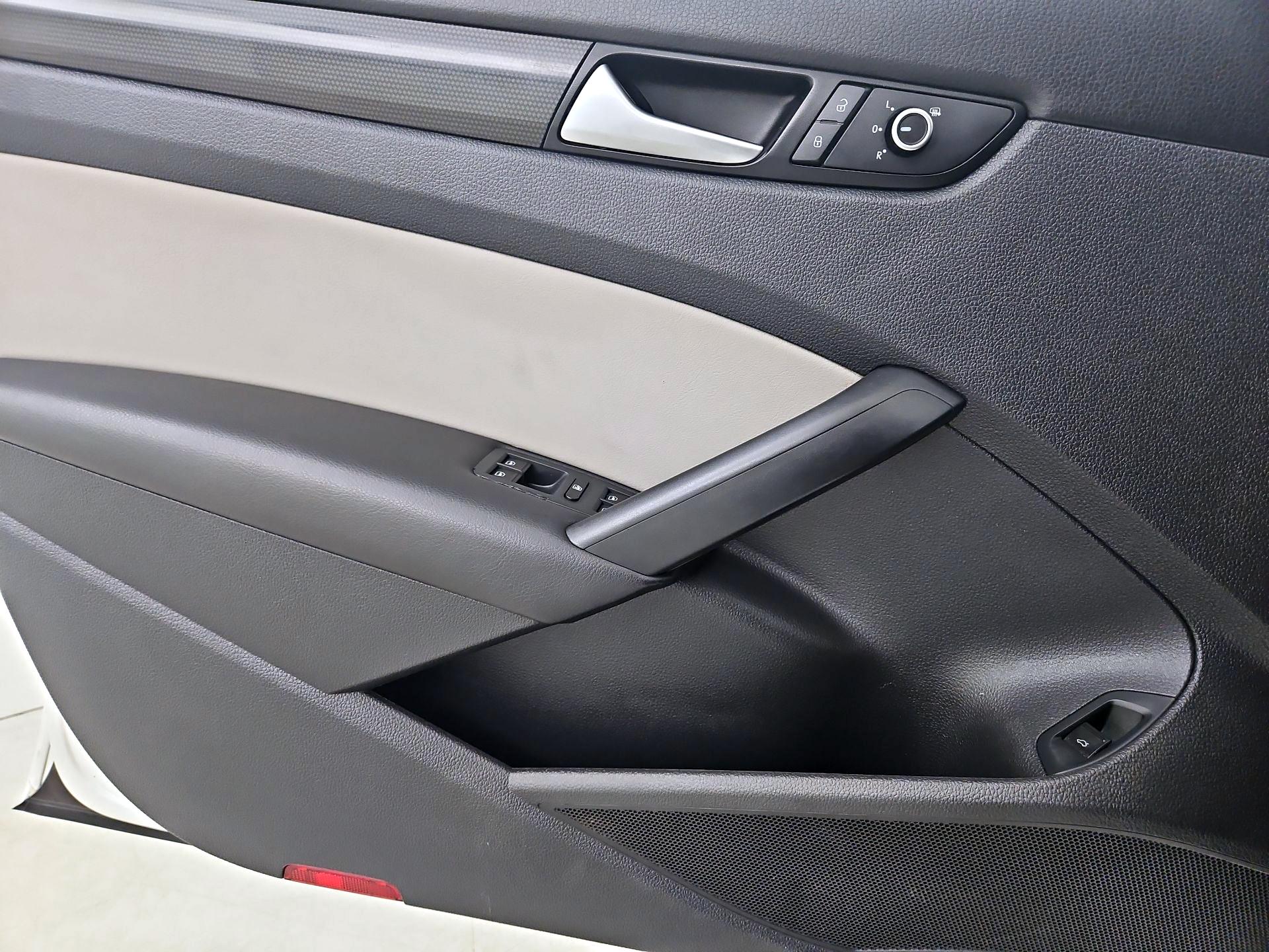 Thumbnail: 2015 Volkswagen Passat - 12