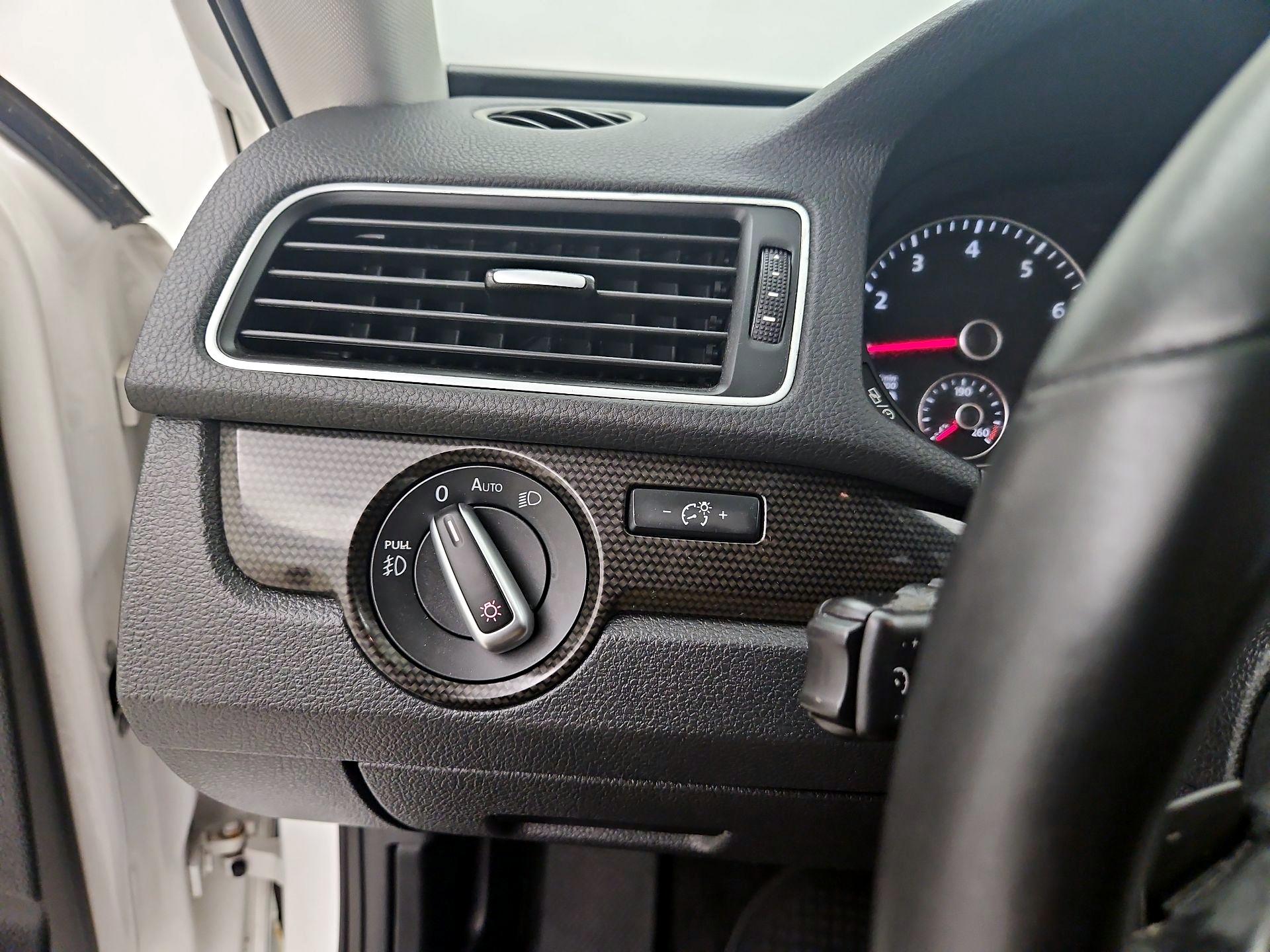 Thumbnail: 2015 Volkswagen Passat - 13