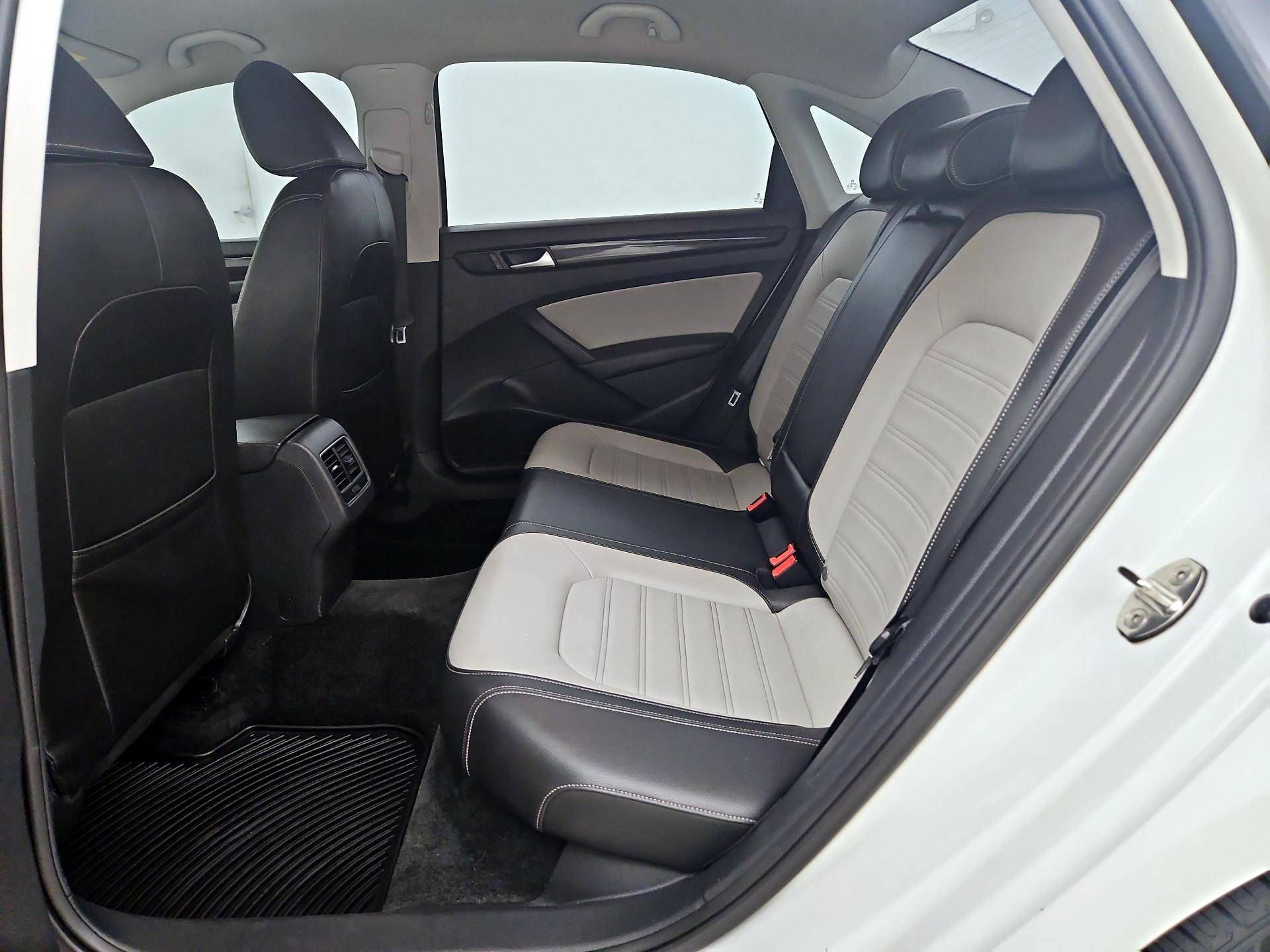 Thumbnail: 2015 Volkswagen Passat - 19