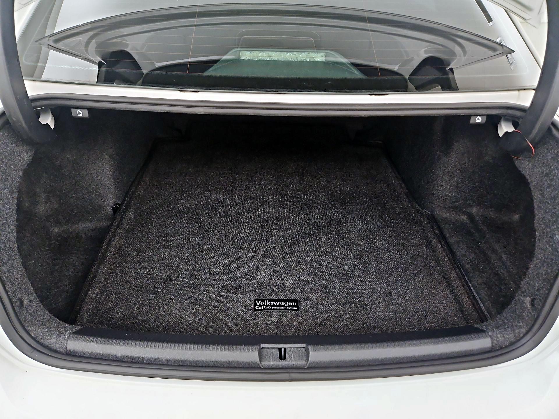 Thumbnail: 2015 Volkswagen Passat - 20