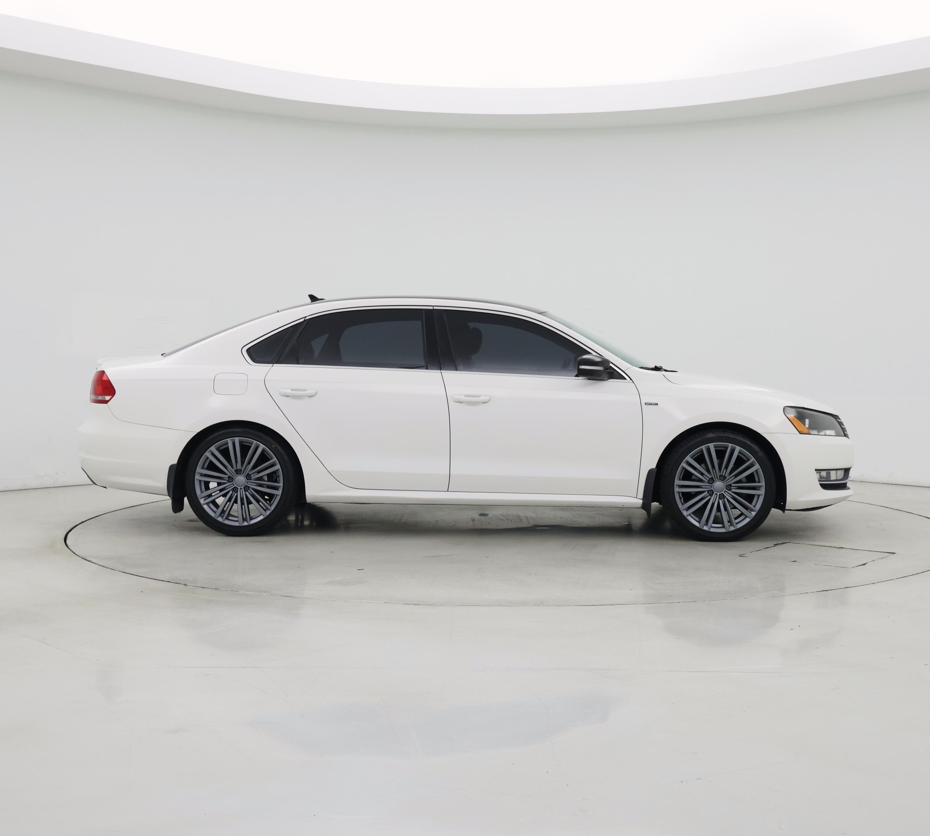 Thumbnail: 2015 Volkswagen Passat - 7