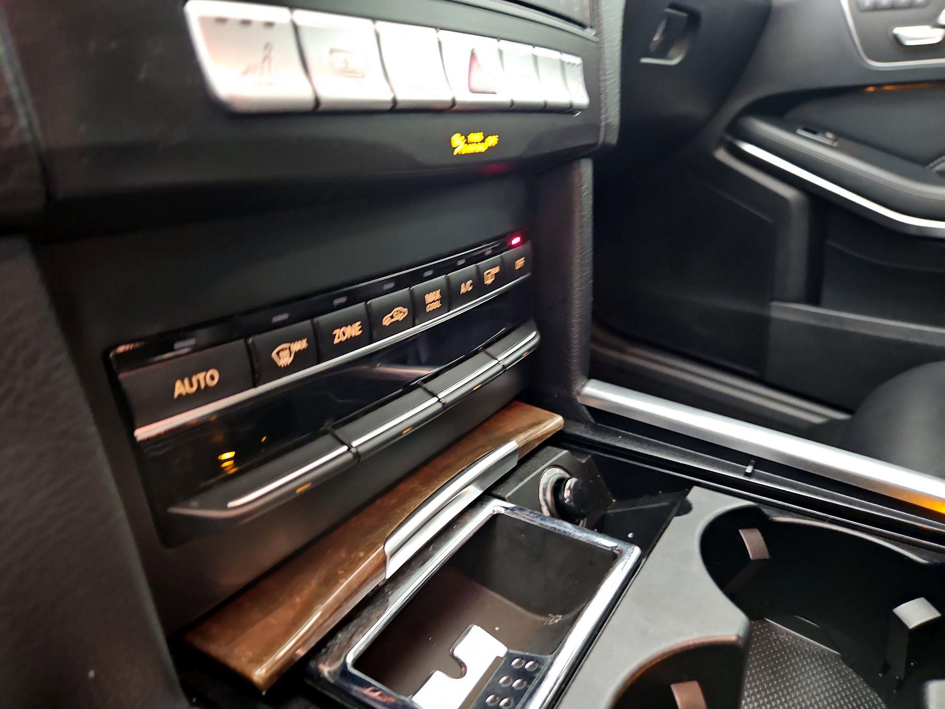 Thumbnail: 2016 Mercedes-Benz E-Class - 17