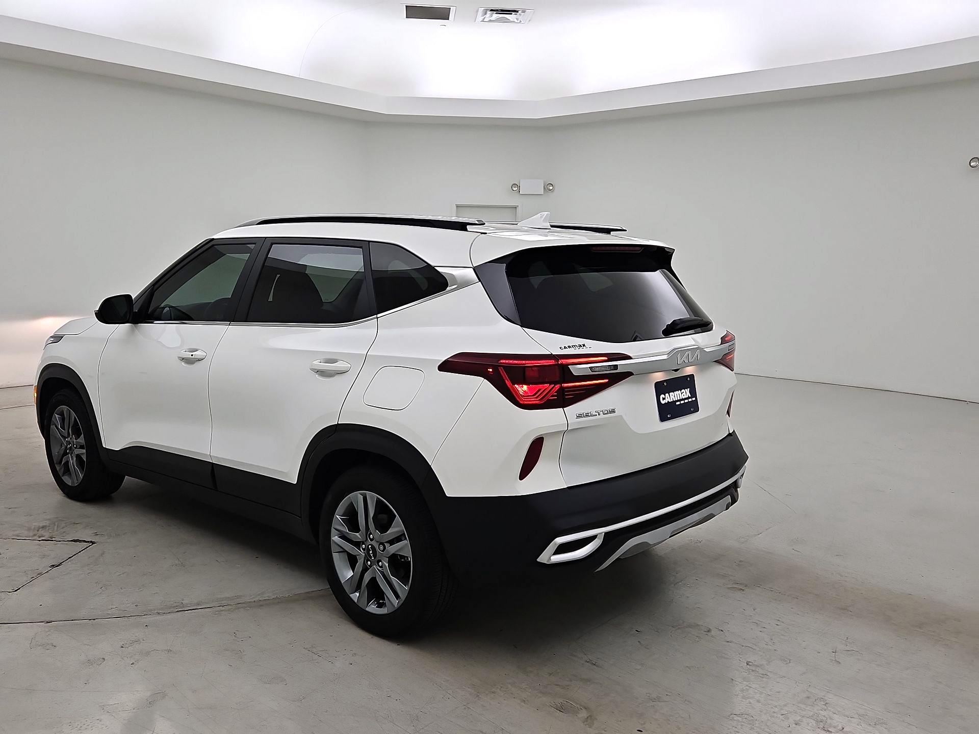Thumbnail: 2023 Kia Seltos - 7