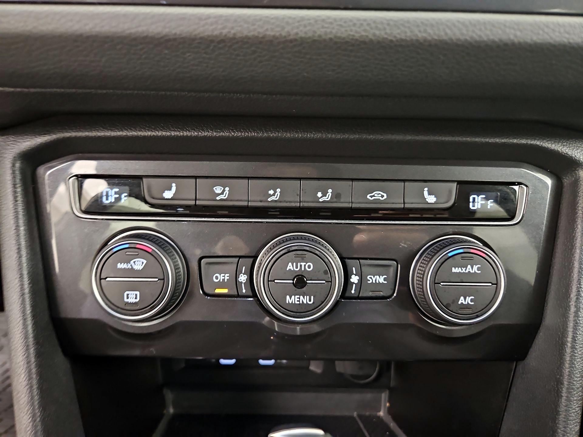 Thumbnail: 2021 Volkswagen Tiguan - 14