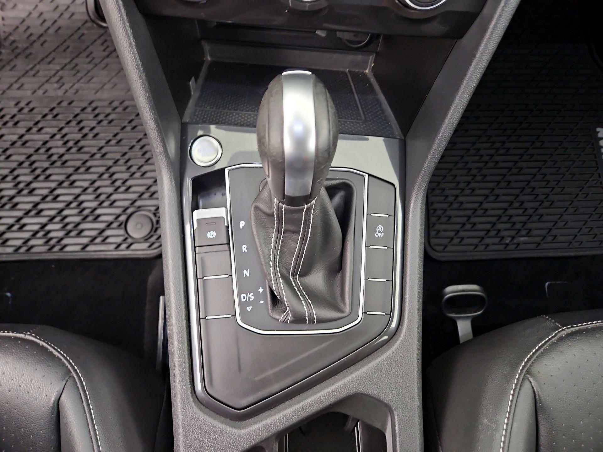Thumbnail: 2021 Volkswagen Tiguan - 15
