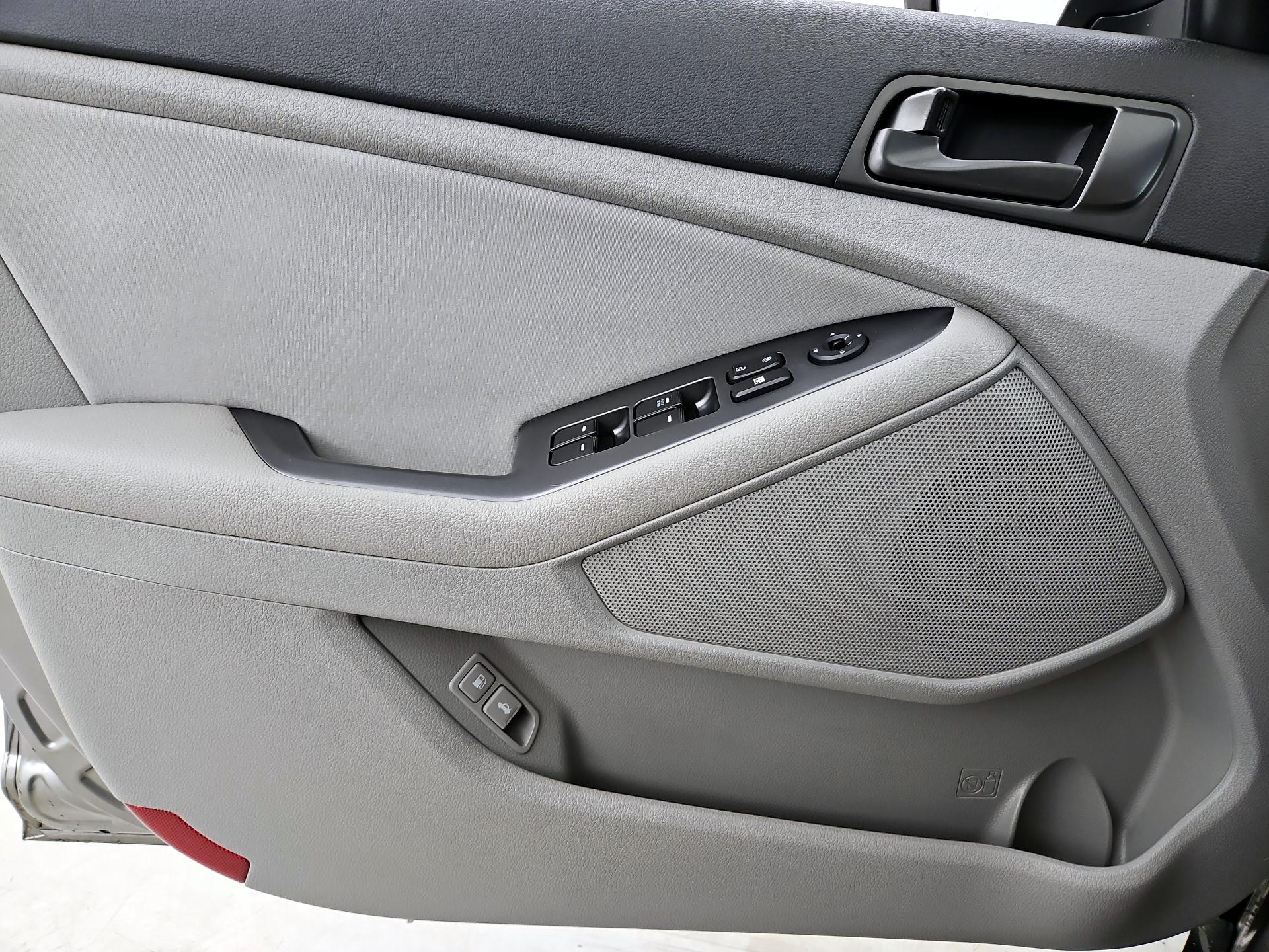 Thumbnail: 2015 Kia Optima - 12