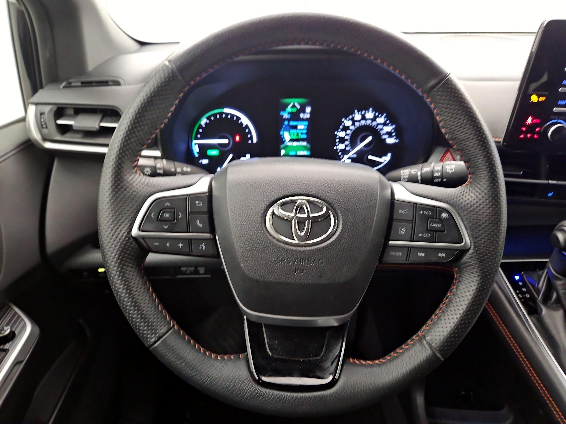 Thumbnail: 2022 Toyota Sienna - 10
